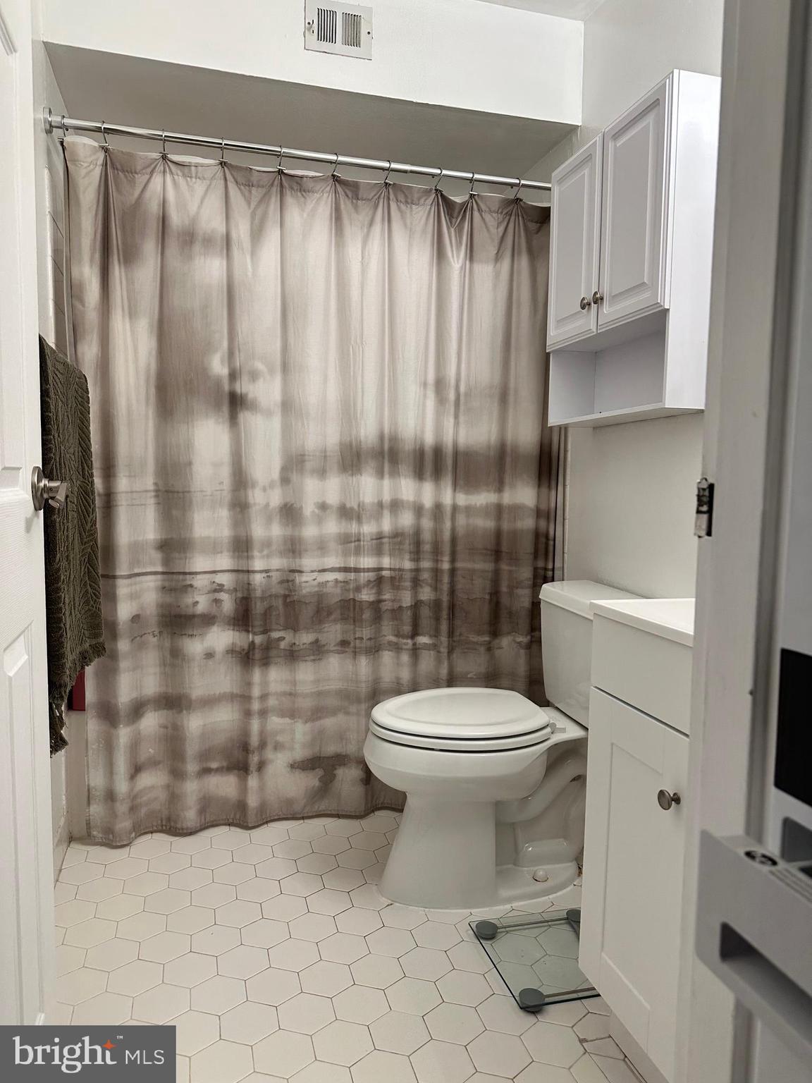 GWYNEDD CLUB - Residential Lease