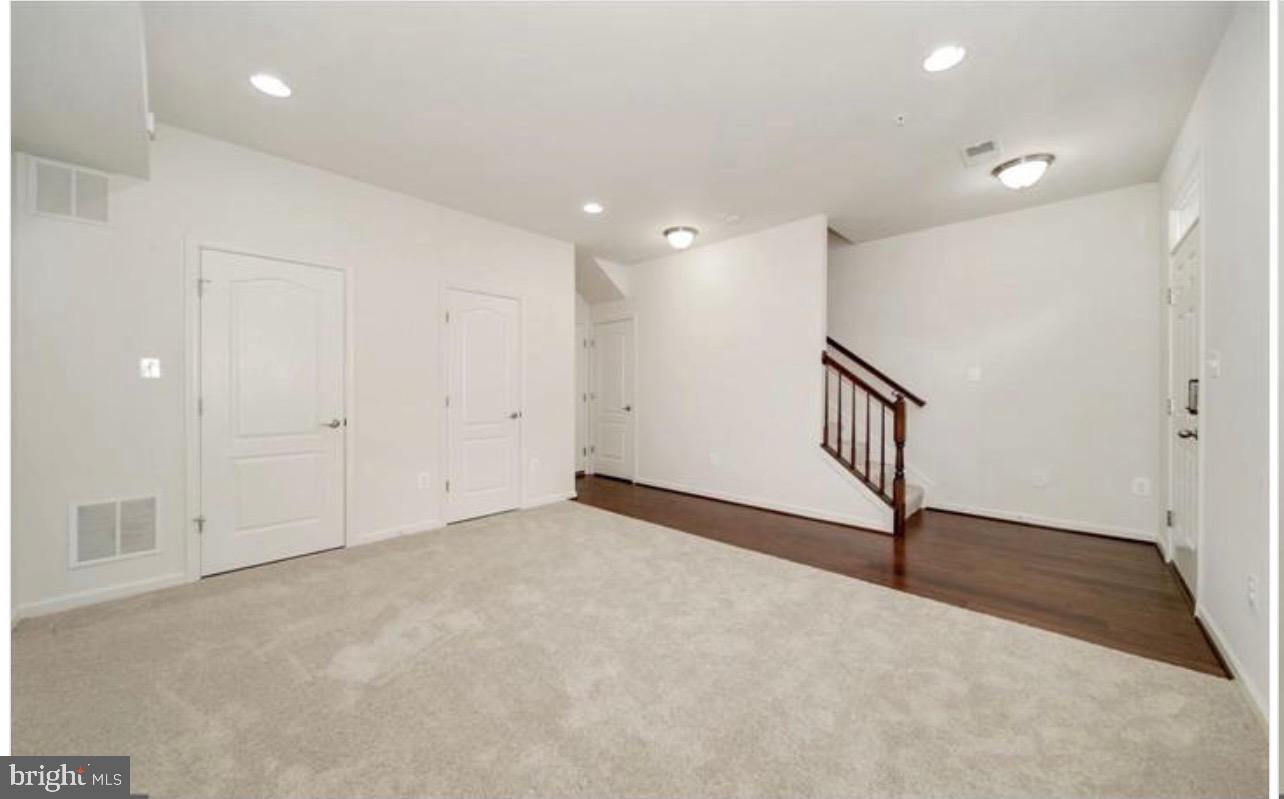 SENECA HILL - Residential Lease