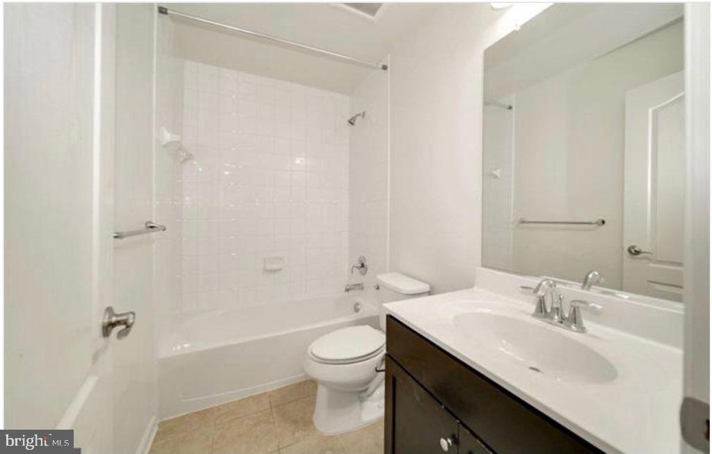 SENECA HILL - Residential Lease