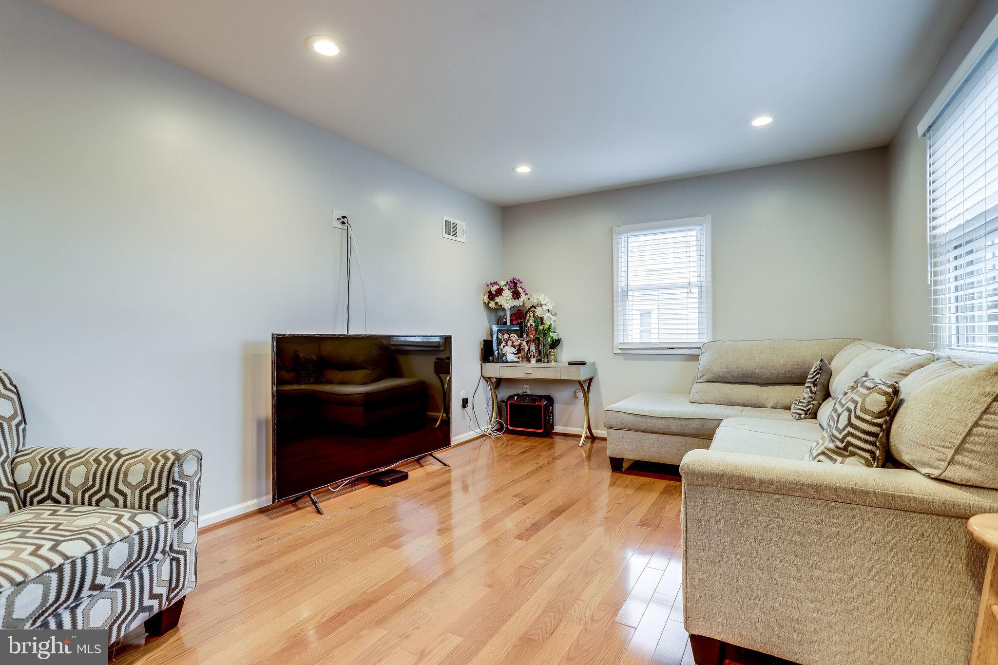 BURGUNDY VILLAGE - Residential