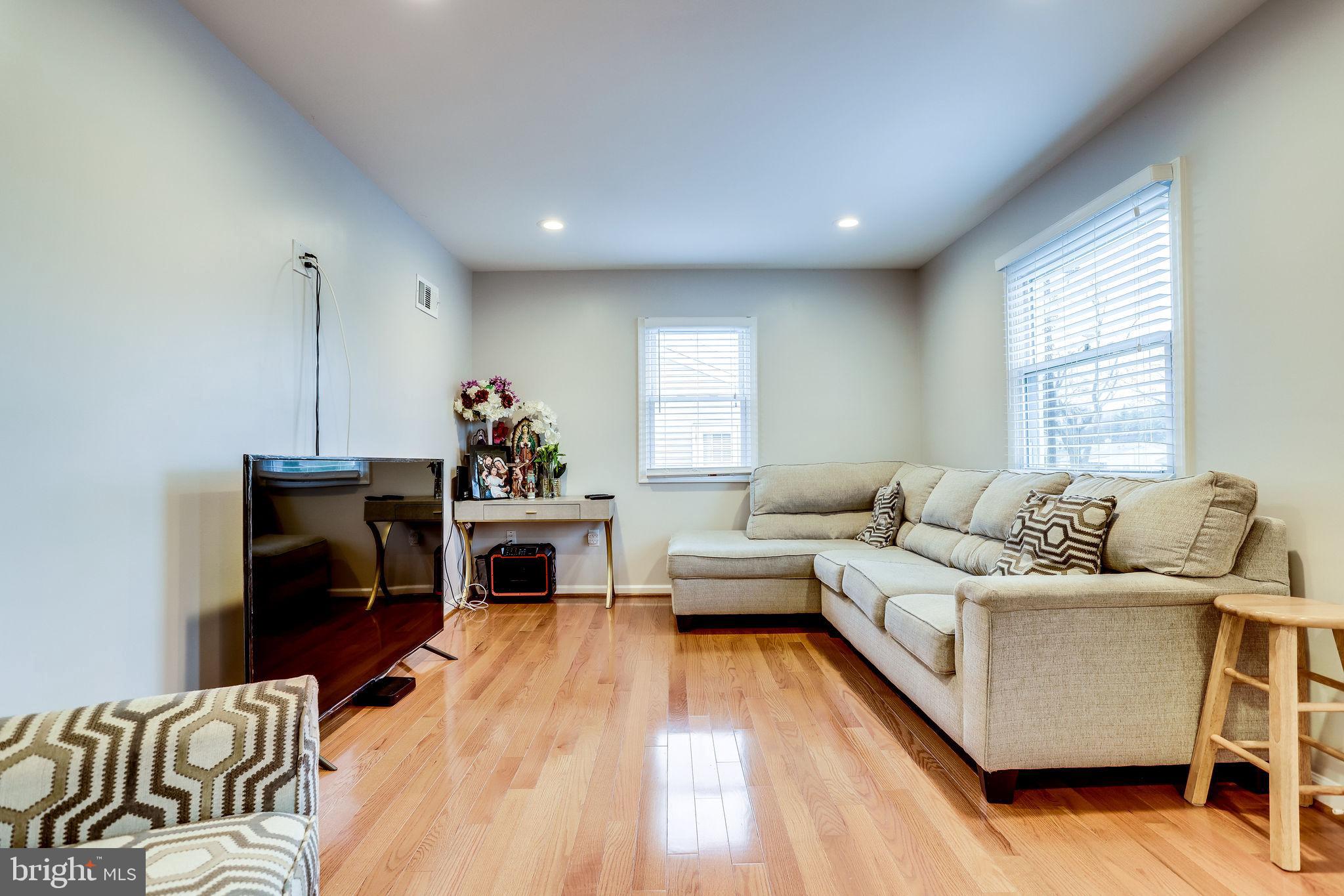 BURGUNDY VILLAGE - Residential