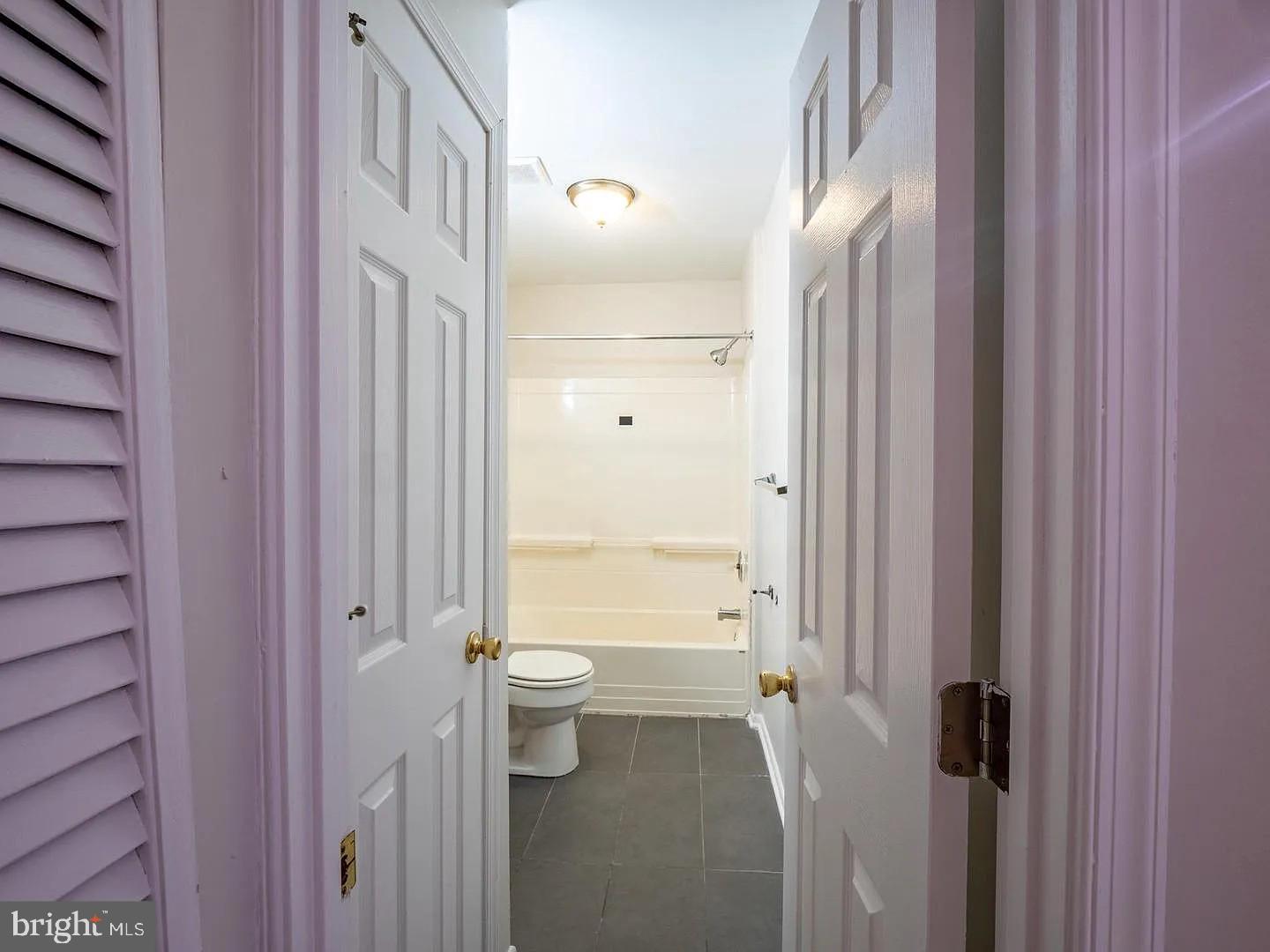 BARCLAY - Residential Lease
