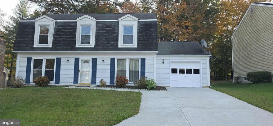 Move right into this huge 4 bedrooms, 2.5-bathroom, family room, eat-in kitchen, separate dining room, new flooring, newer appliances, fresh paint, 1 car garage, huge yard and much much more! Ready to move in today!*****NEW DISHWASHER IS ON THE WAY***