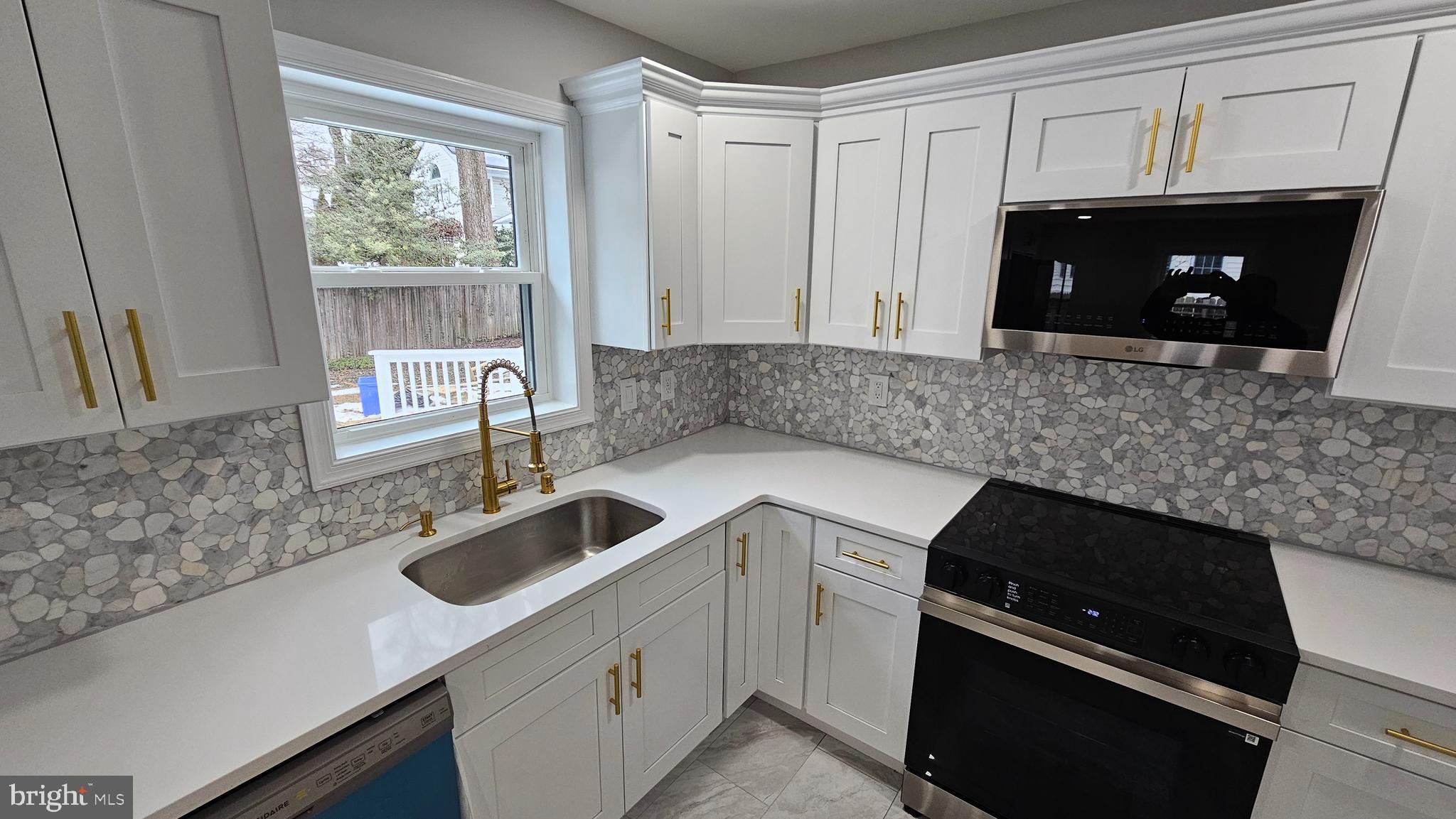 1305 WOODSIDE PARKWAY