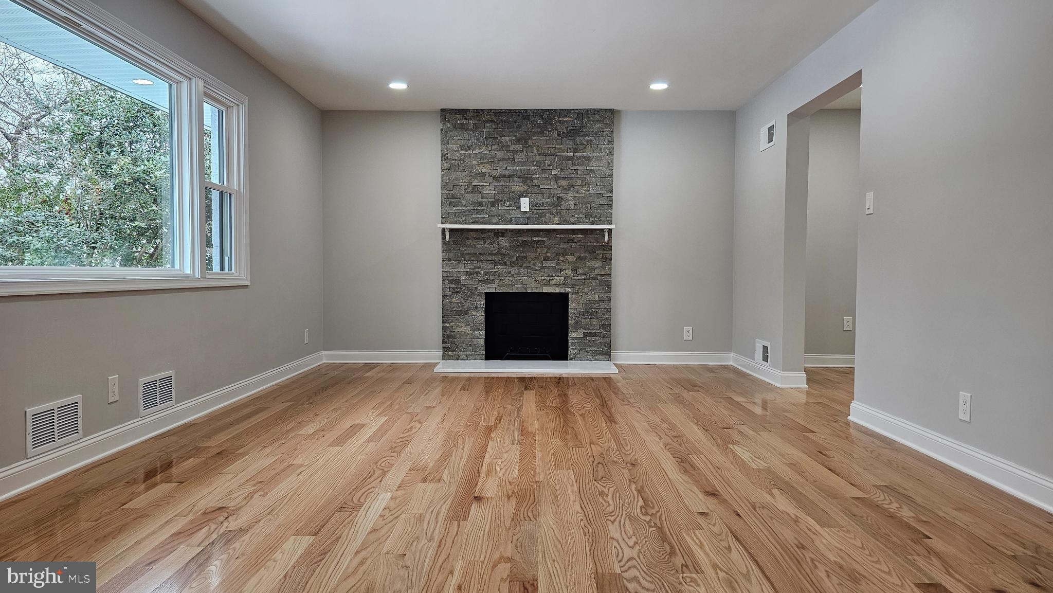 1305 WOODSIDE PARKWAY