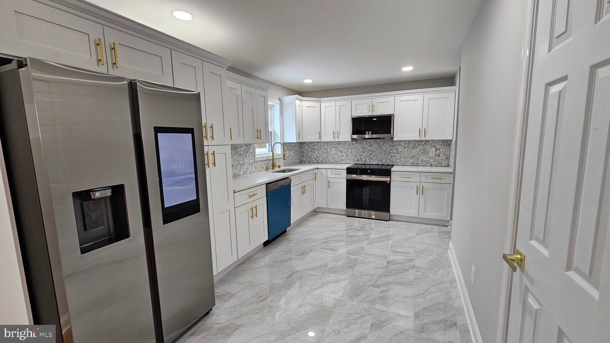 WOODSIDE PARK - Residential