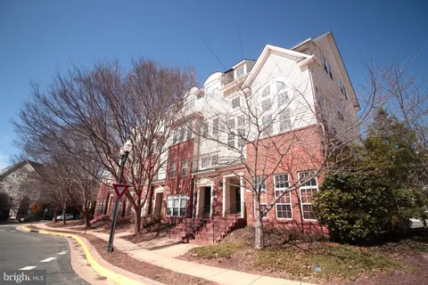 14446 Village High Street Unit 88, Gainesville, VA MLS: VAPW2088850