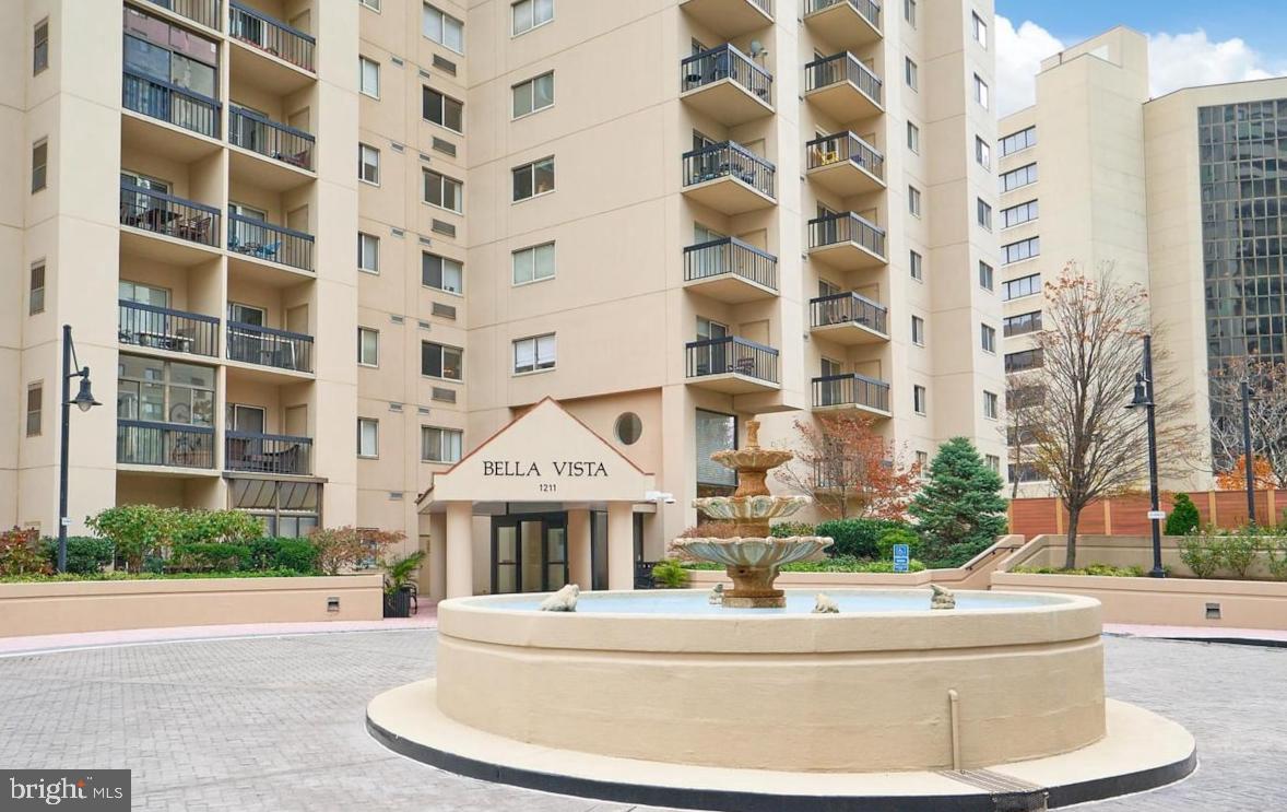 Fully furnished 2 bedrooms /2 bathrooms 4th floor condo available for rent.
Rent includes all utilities - water, trash, electricity, heating, and cooling. In-unit washer/dryer; one assigned underground parking space; community amenities include party/meeting room/Community center, gym, sauna, outdoor swimming pool; storage room available; Easy access to Pentagon, Pentagon City Mall, Crystal City metro, shopping centers and restaurants. Also, easy access to Routes 395 and 66; Reagan National Airport is 1.5 miles away. Pets allowed on case by case basis. Good credit and income required to qualify