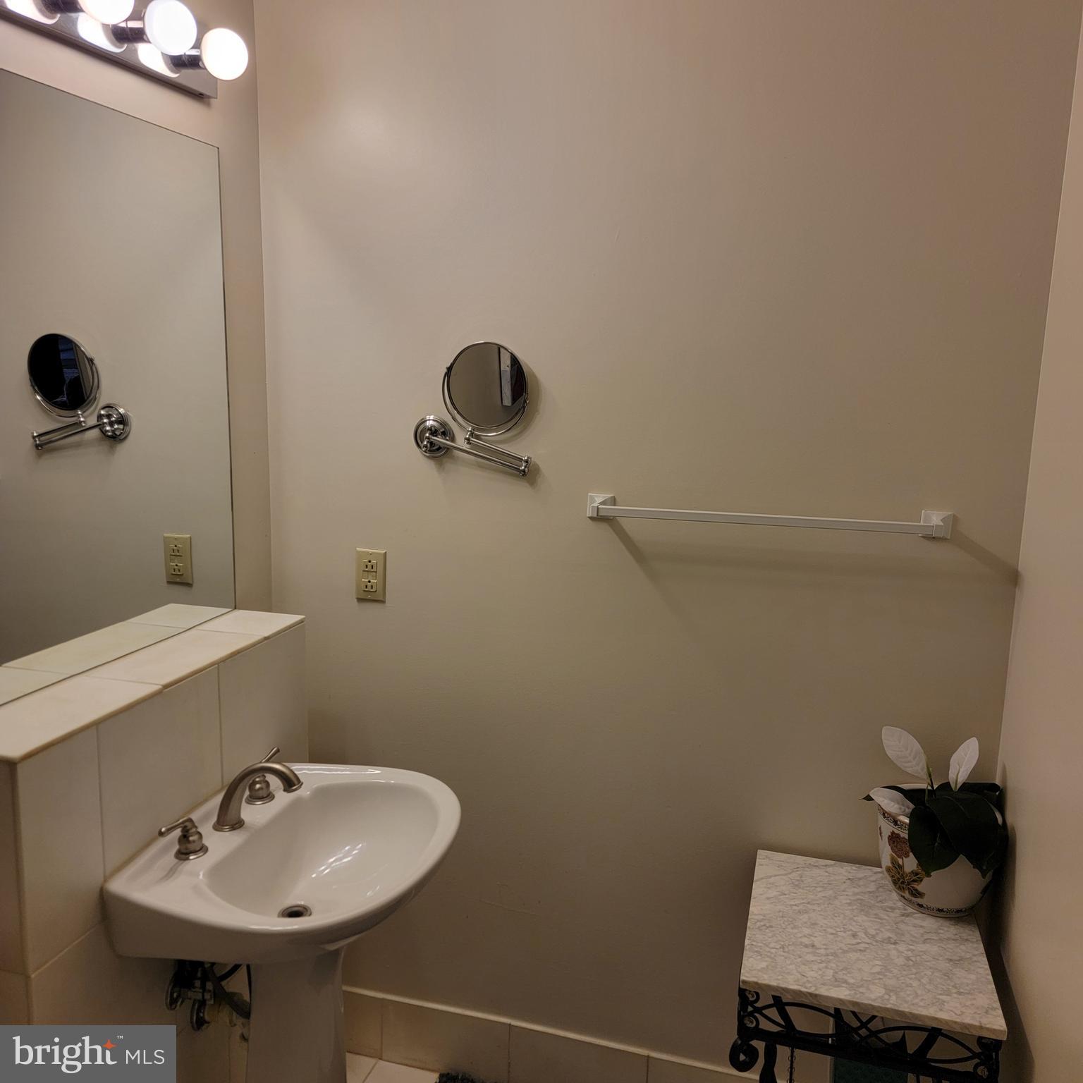 BELLA VISTA CONDOMINIUM - Residential Lease