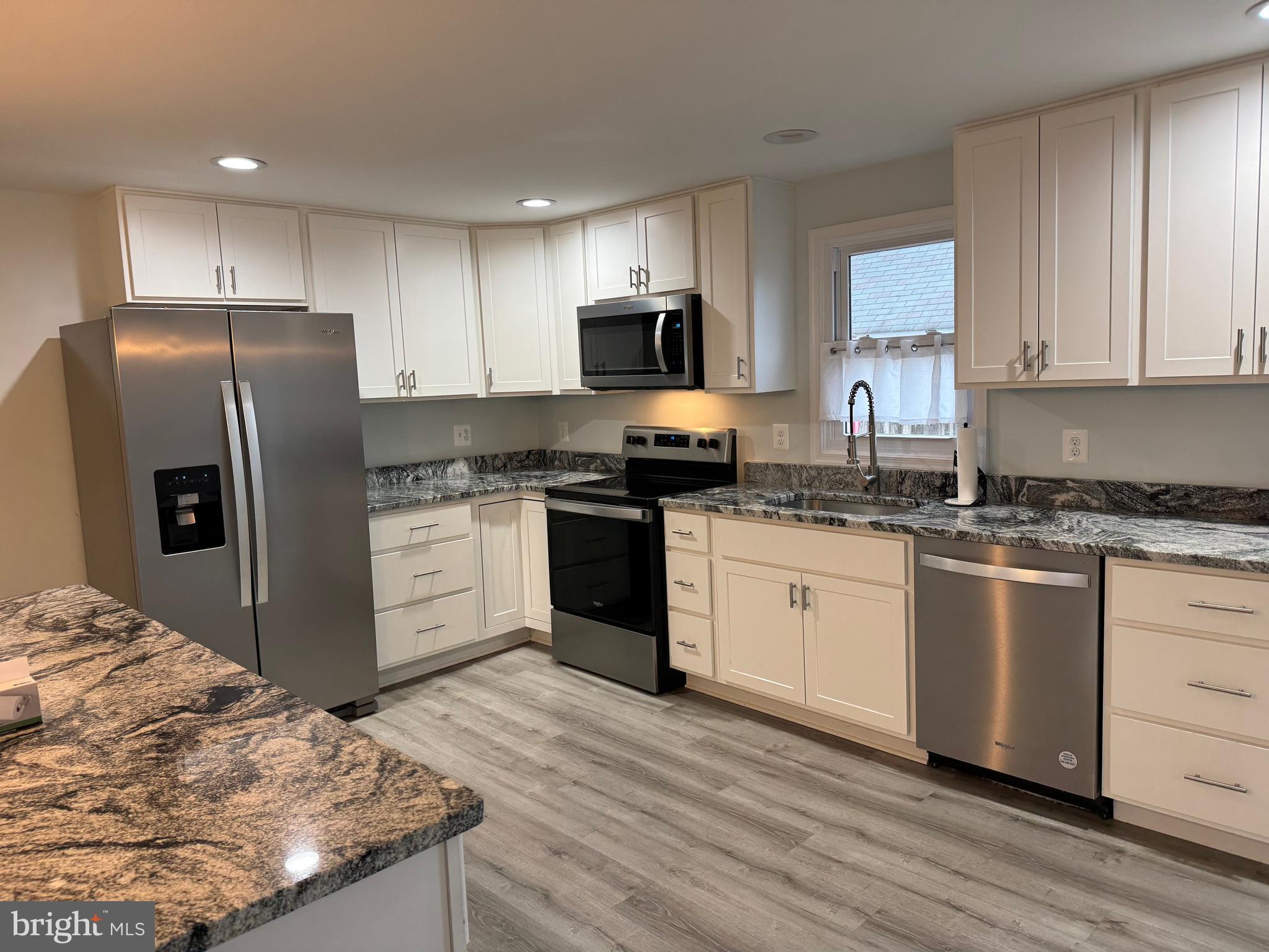 SUMMER CITY - Residential Lease