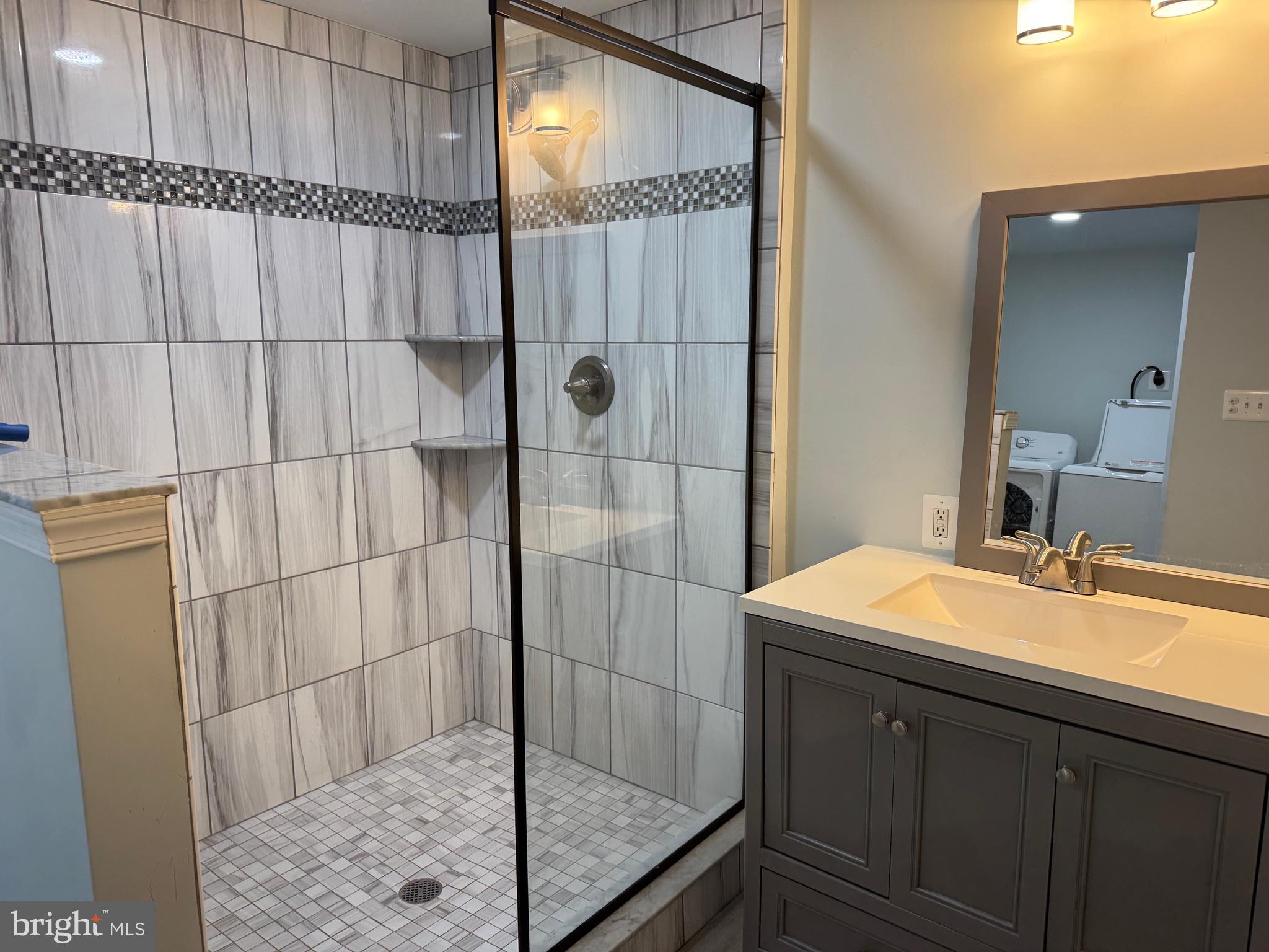 SUMMER CITY - Residential Lease