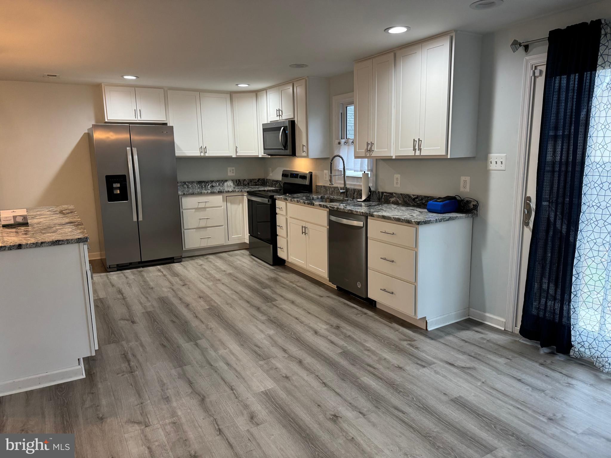 SUMMER CITY - Residential Lease