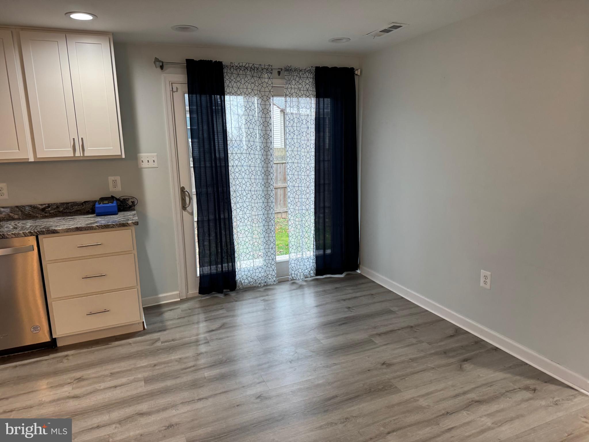 SUMMER CITY - Residential Lease