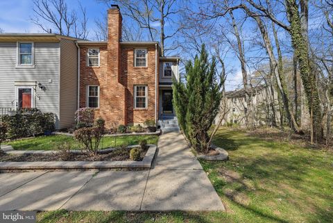 Townhouse For Sale - 10097 Chestnut Wood Lane<br/> Fairfax County, BURKE, VA 22015