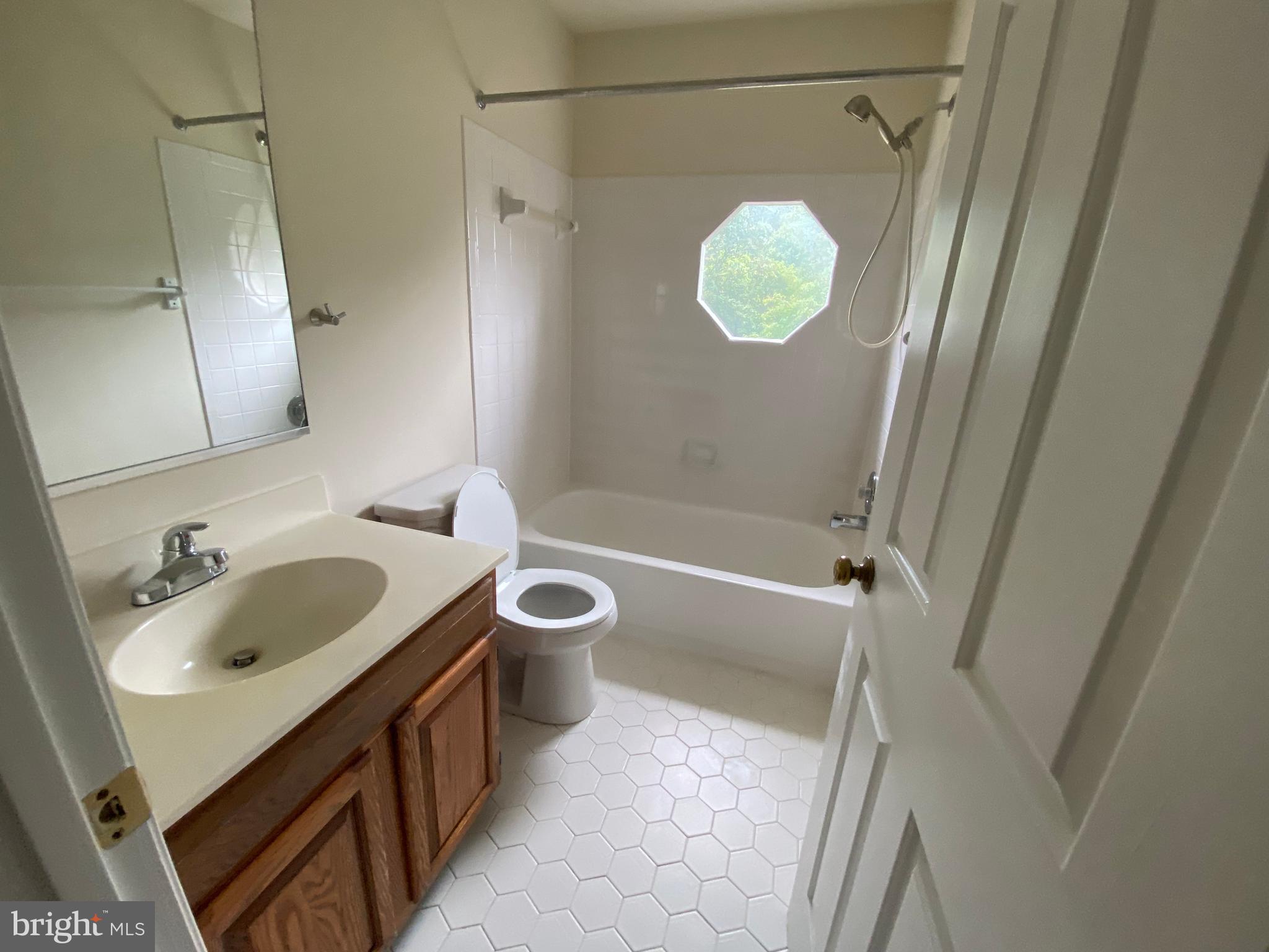 KINGSTOWNE - Residential Lease