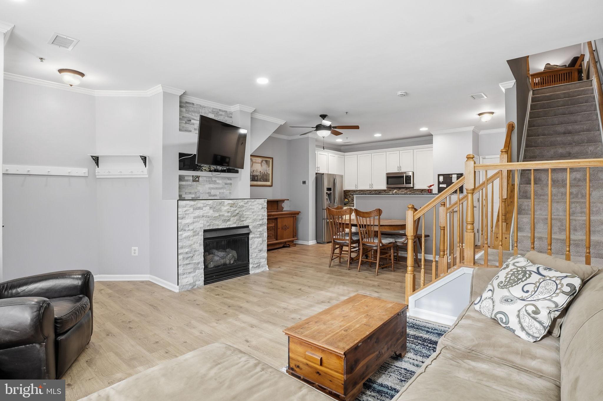 27 GOLDEN ASH WAY A 27A