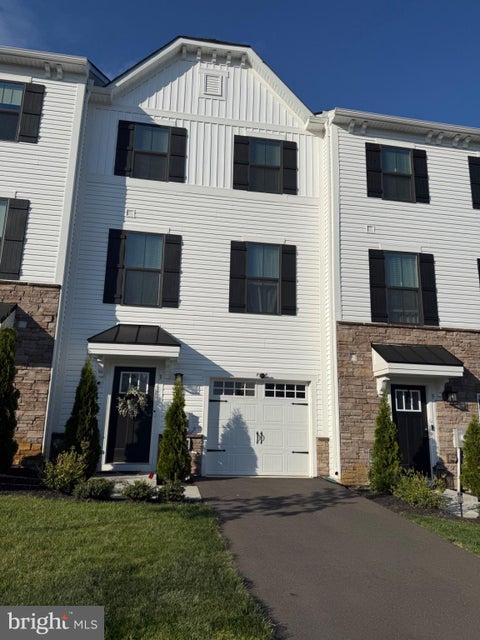Townhouse For Rent - 3 Cinnamon Lane<br/> MOUNT LAUREL, NJ 08054