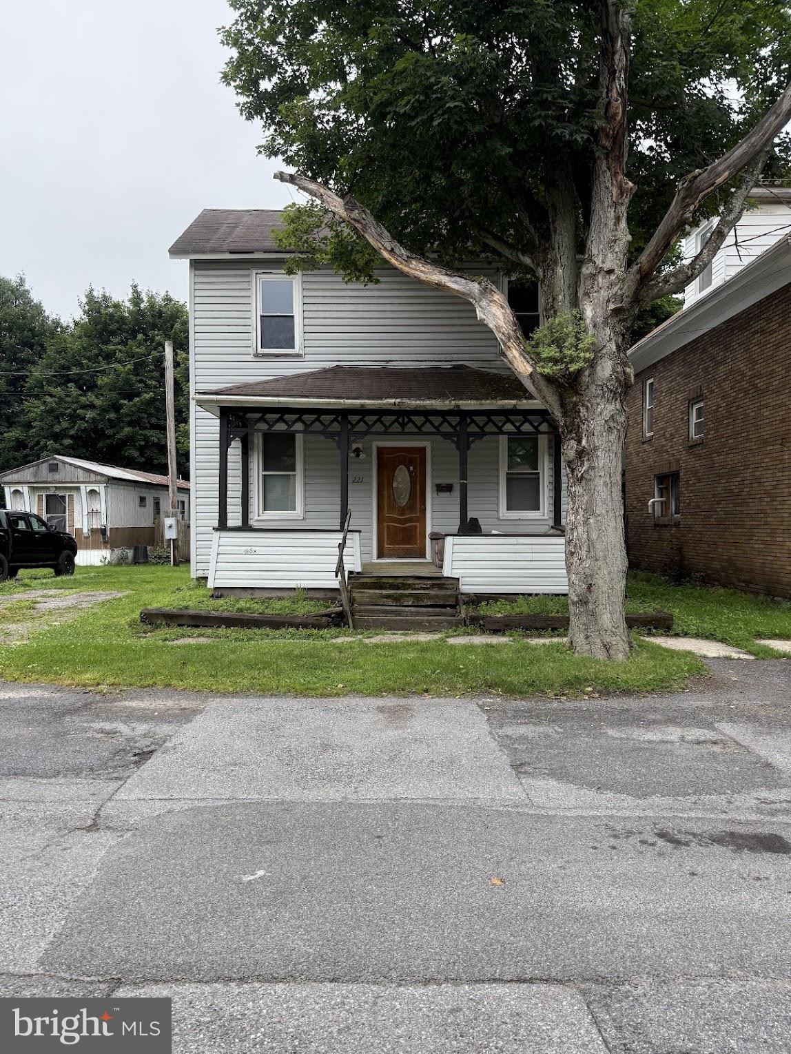 Unlock a world of potential with this 3-bedroom, 1-bath home! With a little TLC, this property could become a fantastic investment or your ideal personal sanctuary. Currently generating $500 in monthly rental income—while the tenant covers utilities—this is an opportunity not to be missed. Seize the chance to transform this house into a profitable asset or a cozy haven tailored to your vision!