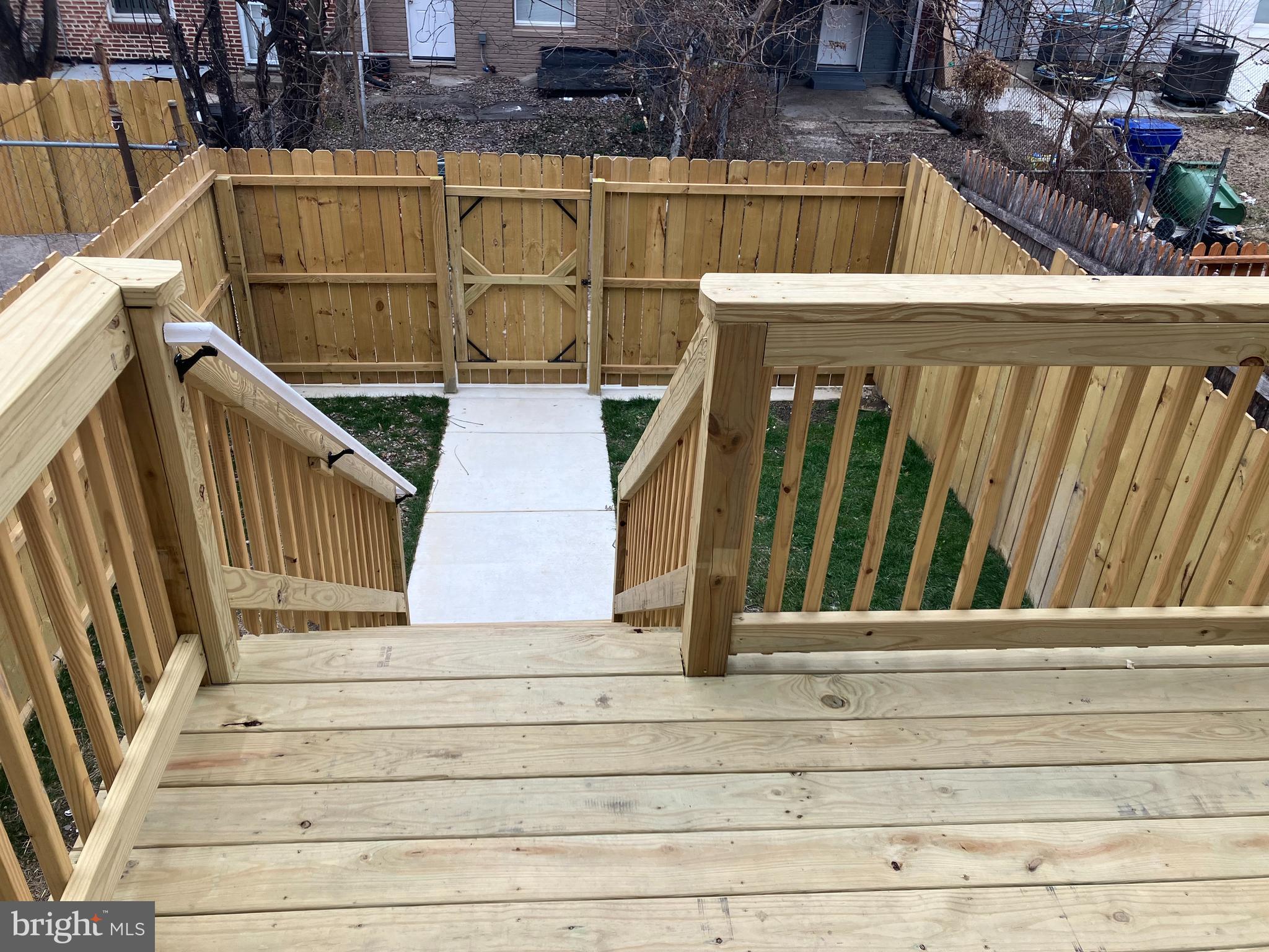 FOUR BY FOUR - Residential