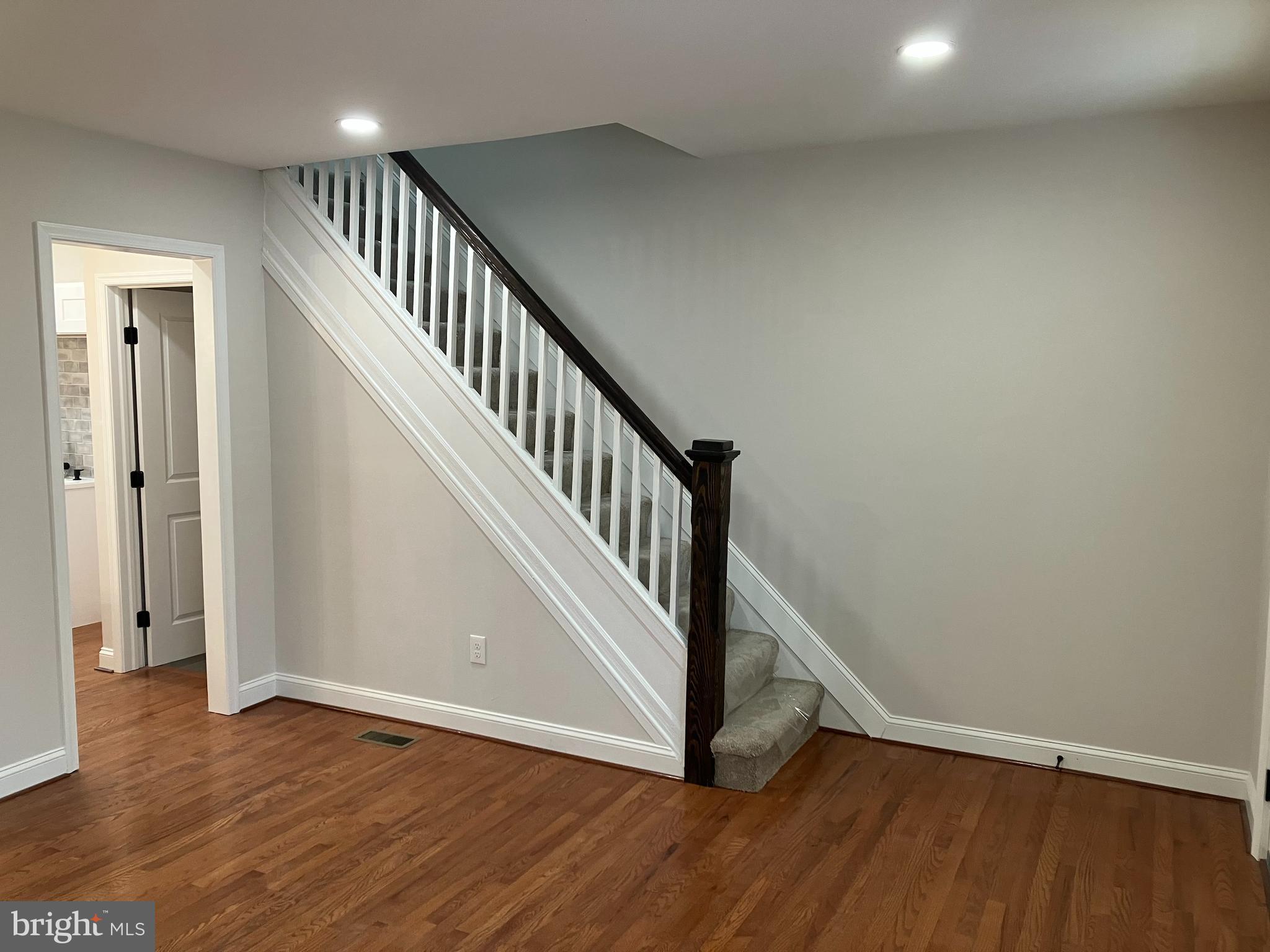 FOUR BY FOUR - Residential