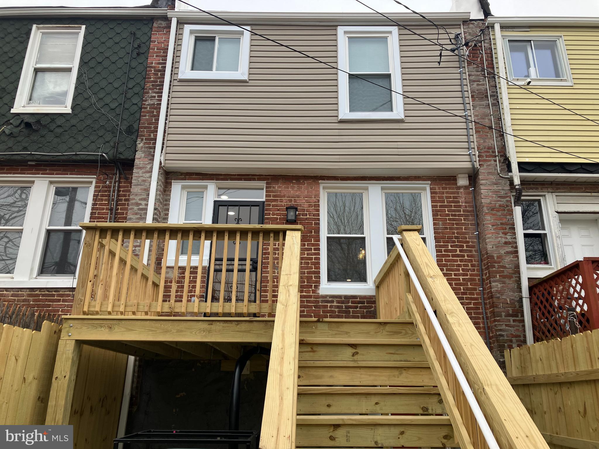 FOUR BY FOUR - Residential