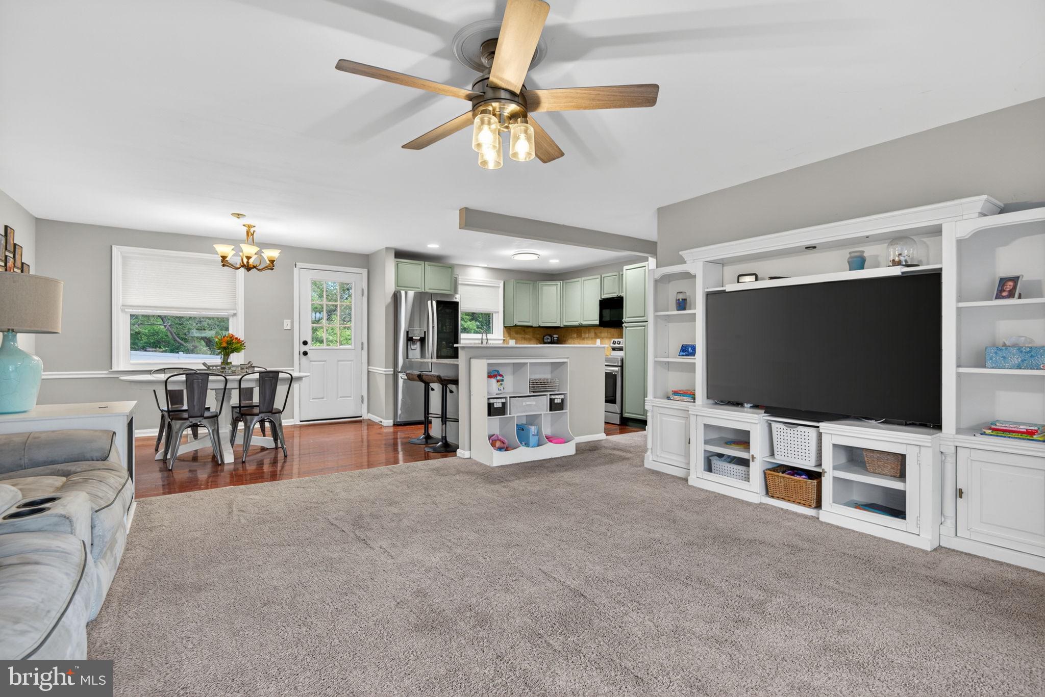 825 DARBY LANE