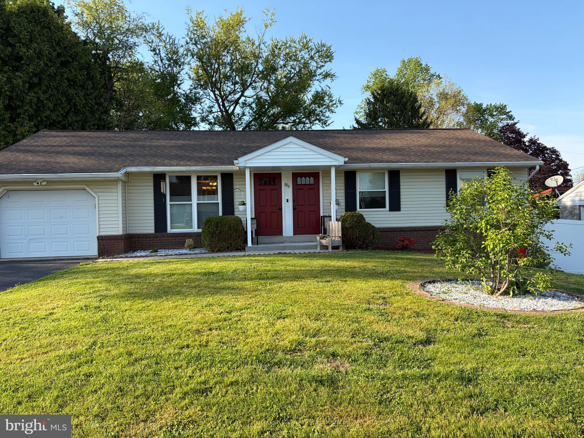 825 DARBY LANE