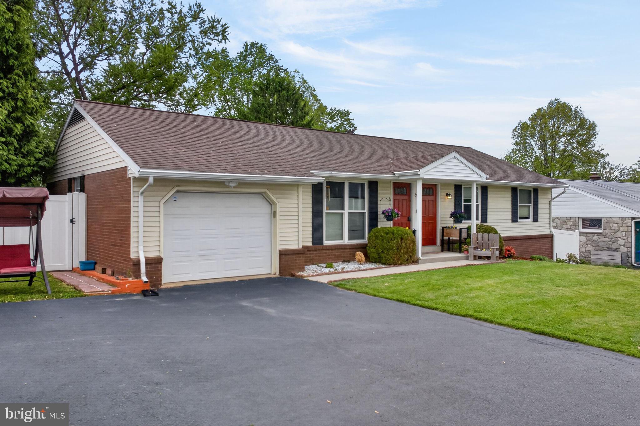 825 DARBY LANE