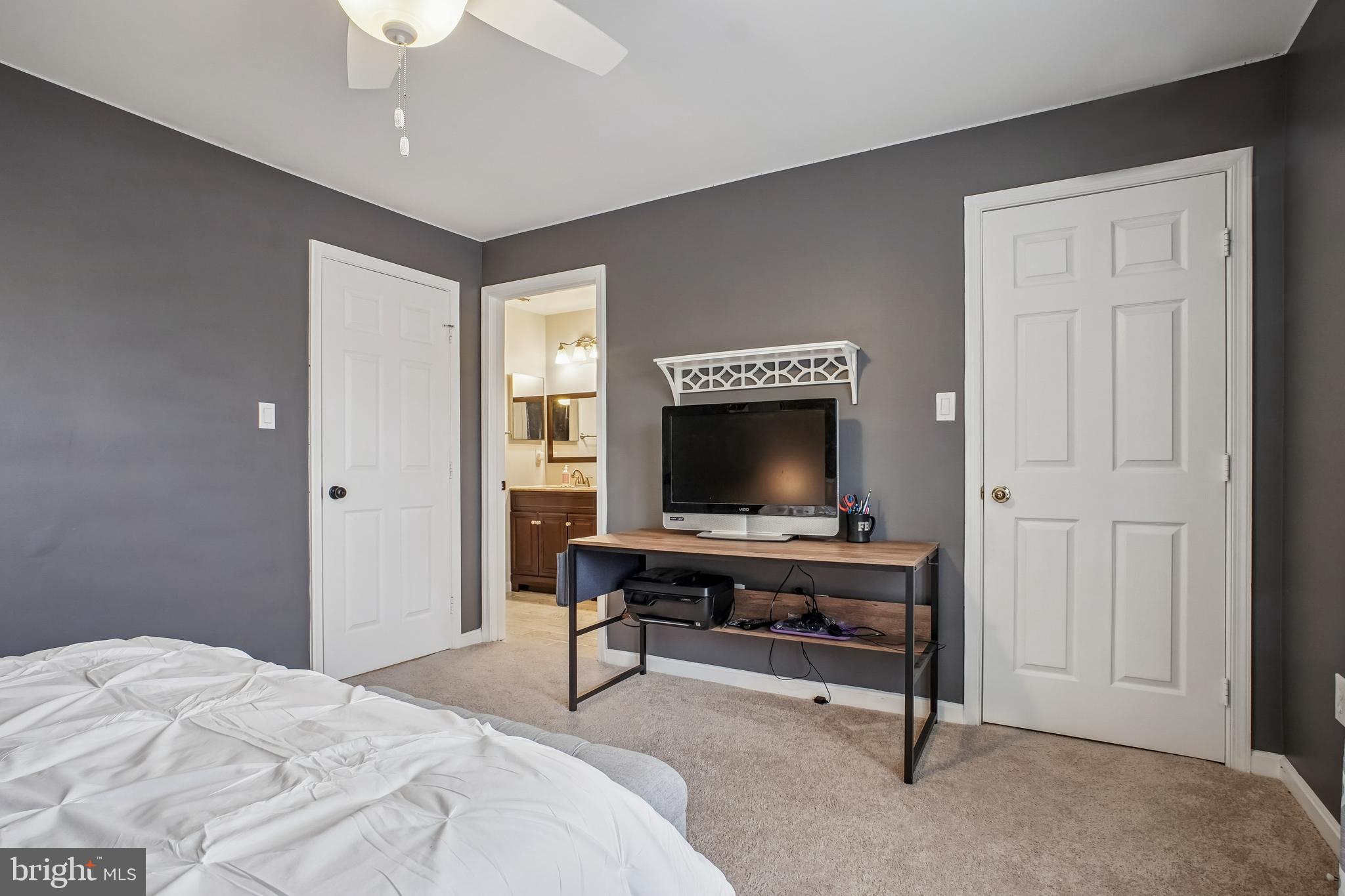 ASHBURN VILLAGE - Residential