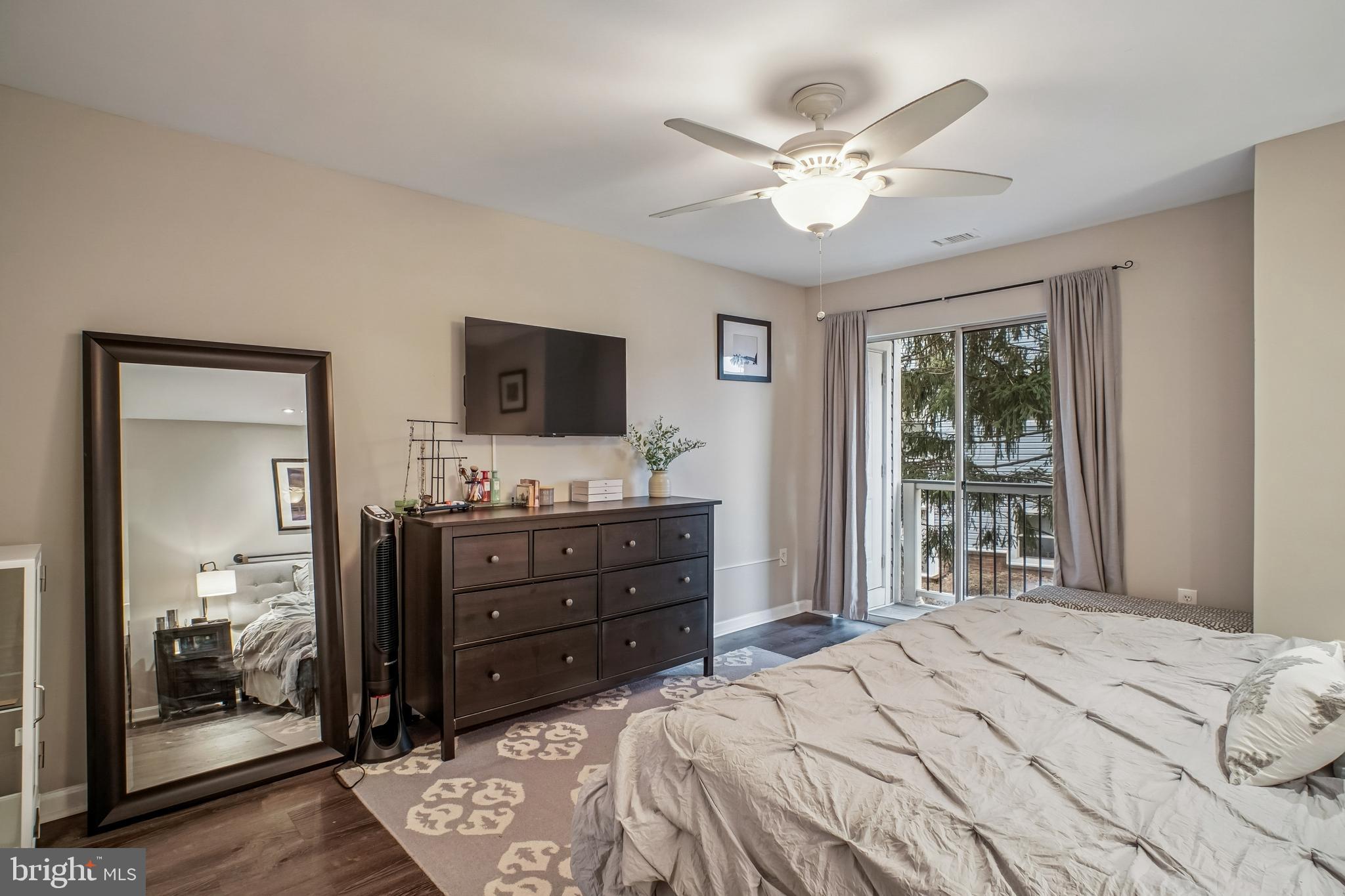 ASHBURN VILLAGE - Residential