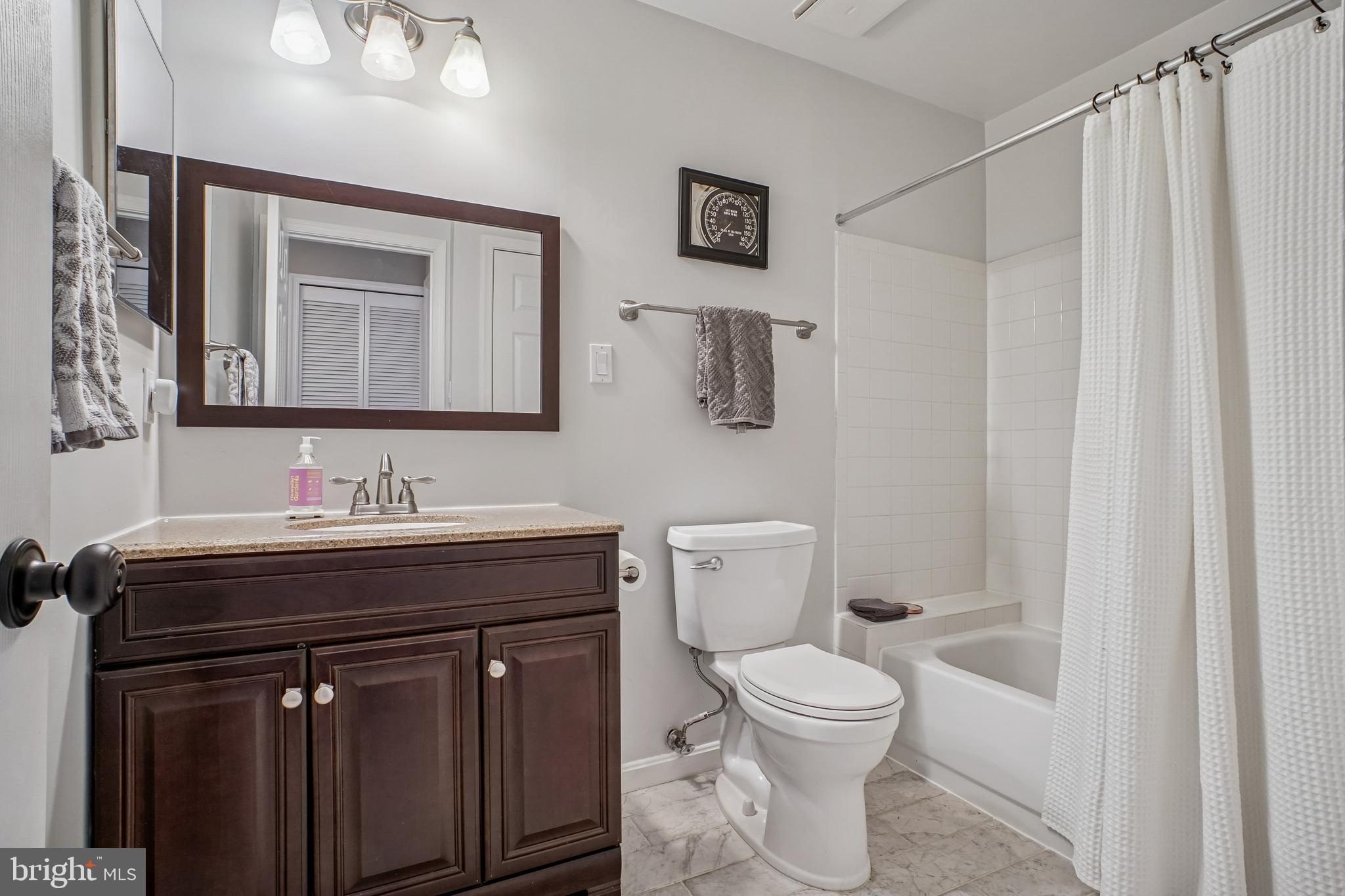 ASHBURN VILLAGE - Residential