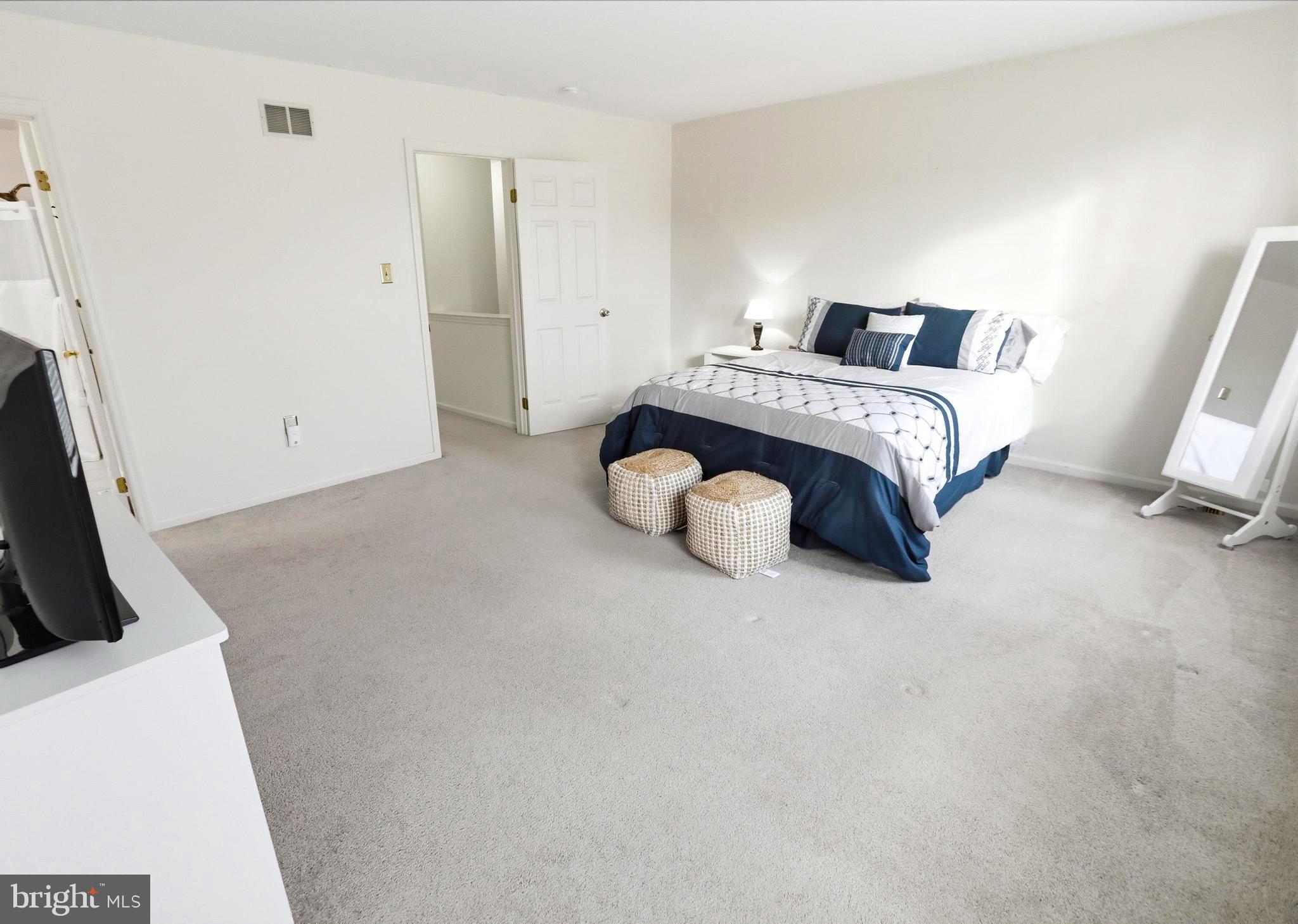 VILLAGE GREEN - Residential