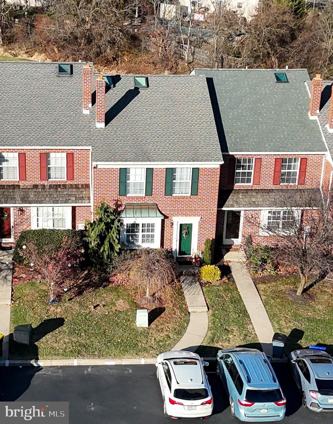 VILLAGE GREEN - Residential