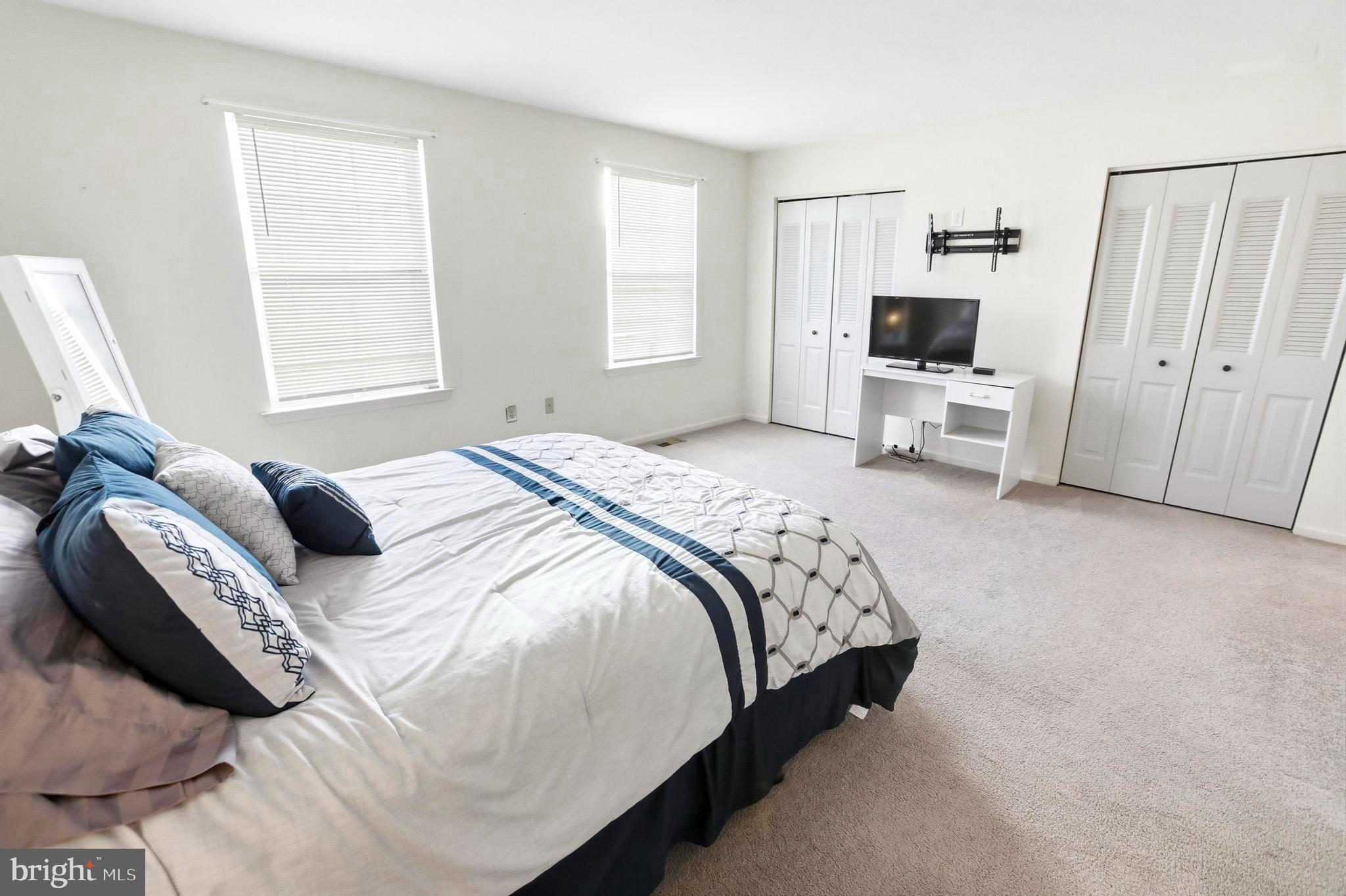 VILLAGE GREEN - Residential