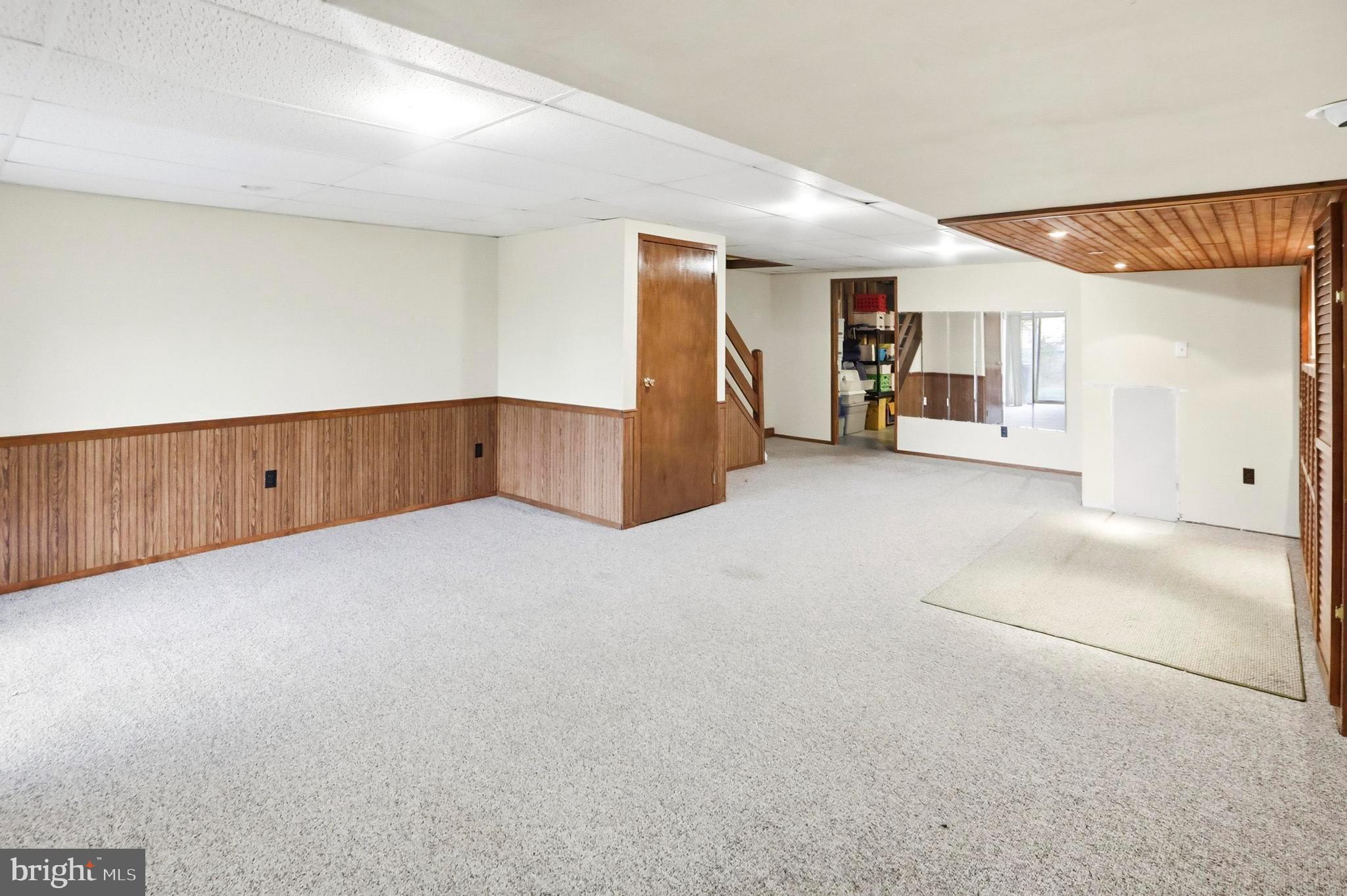 VILLAGE GREEN - Residential