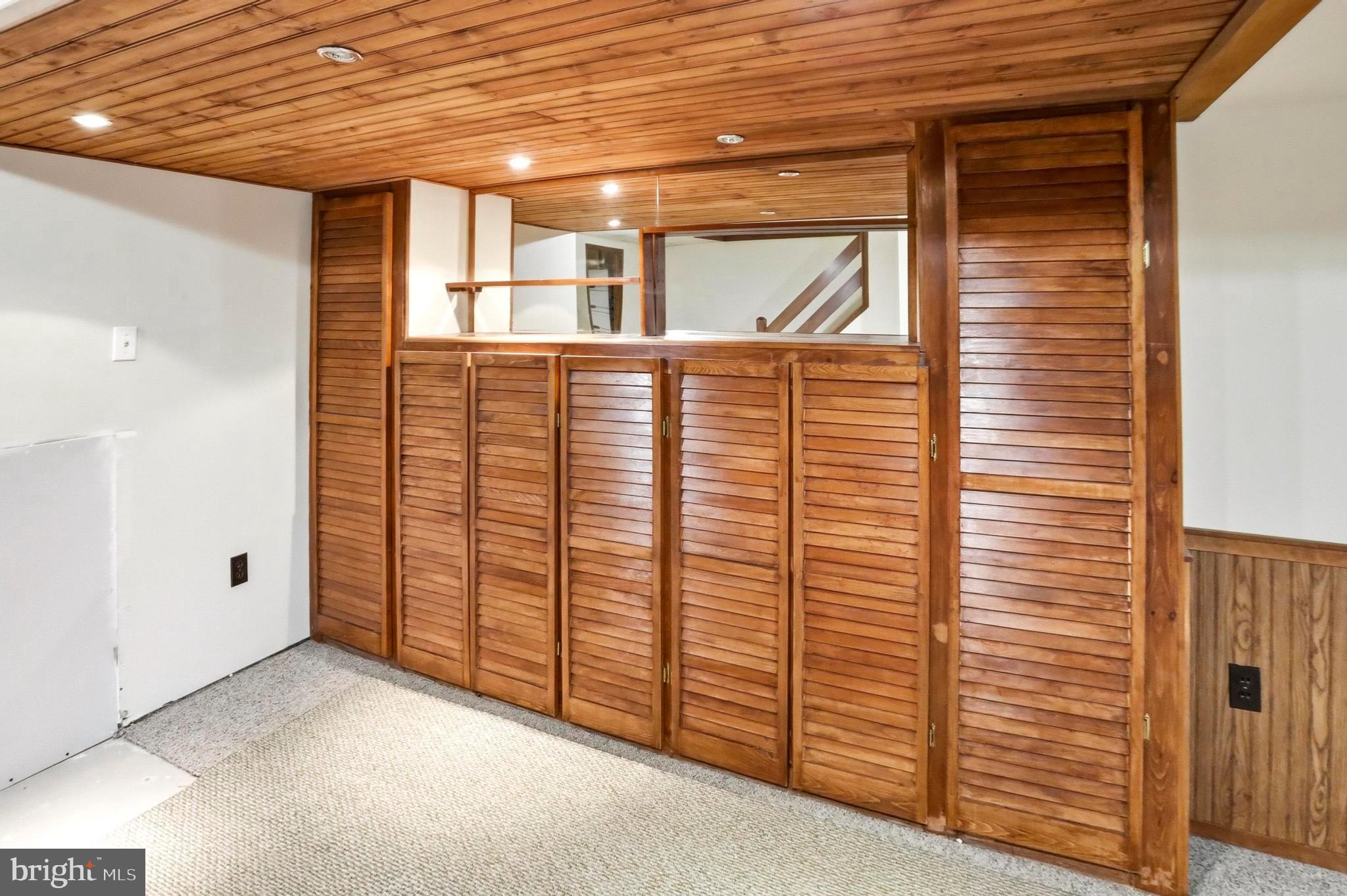 VILLAGE GREEN - Residential