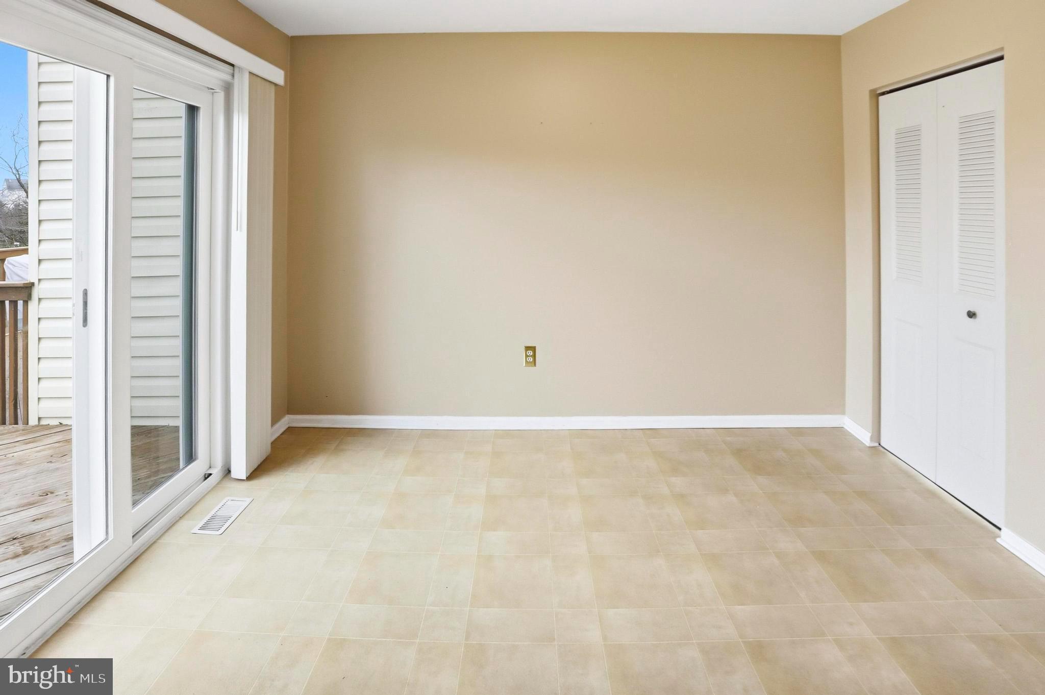 VILLAGE GREEN - Residential