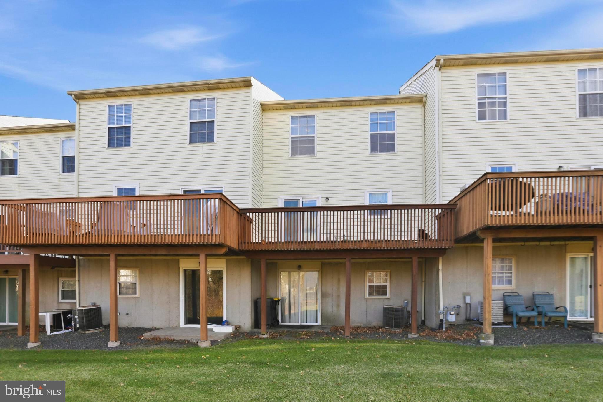 VILLAGE GREEN - Residential