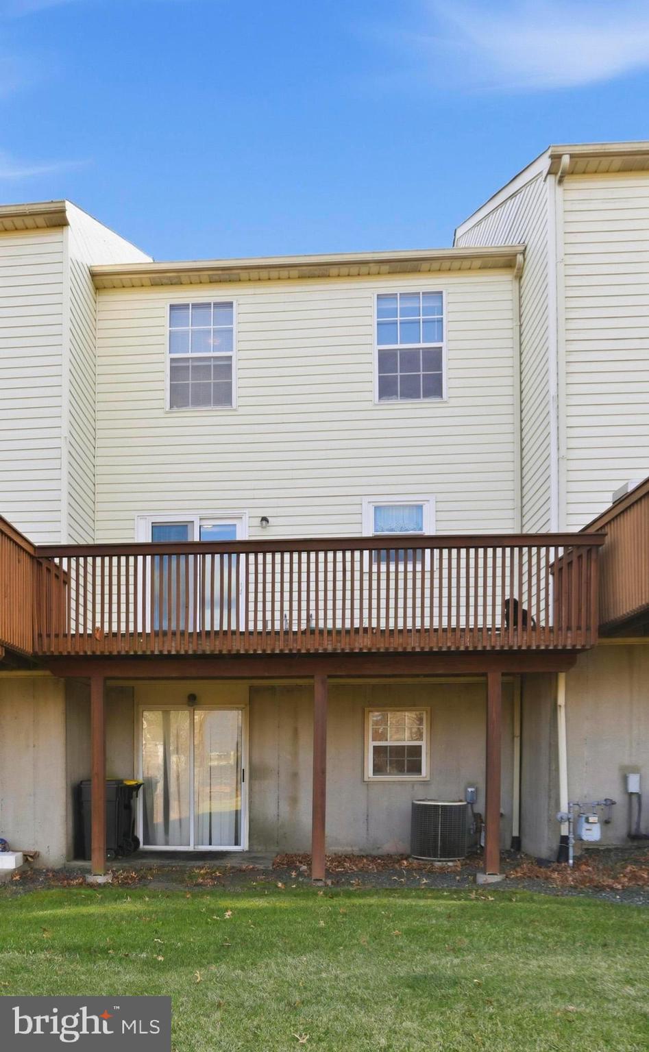 VILLAGE GREEN - Residential