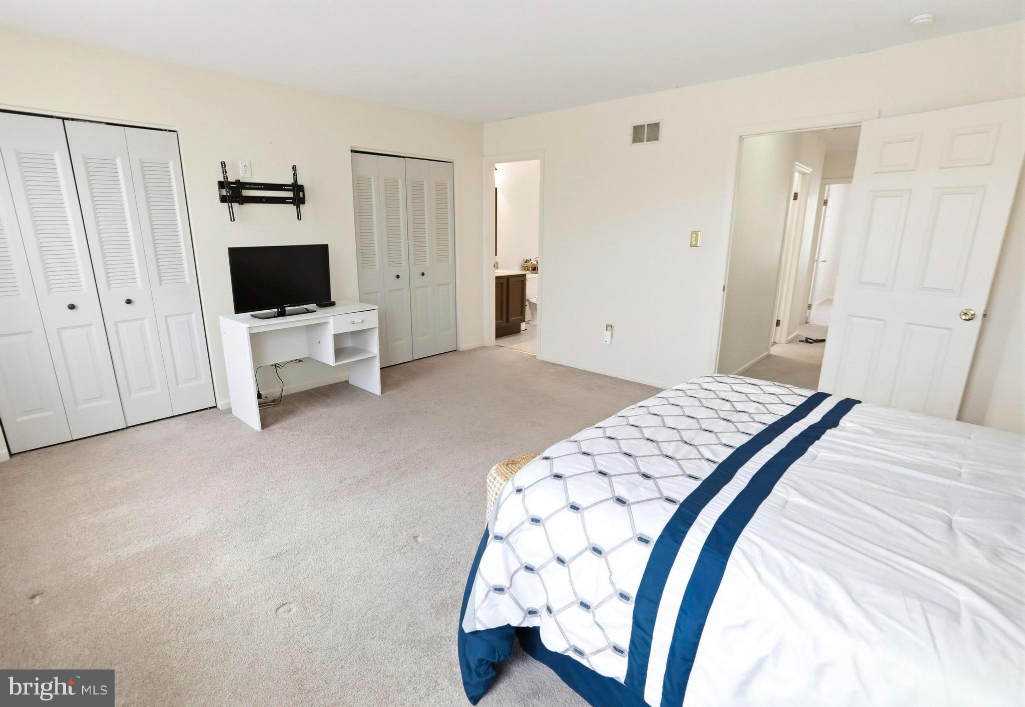 VILLAGE GREEN - Residential