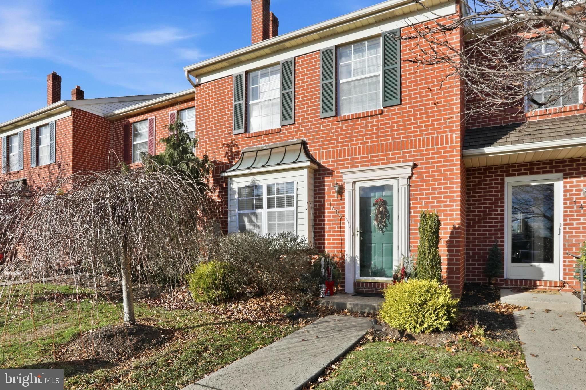 VILLAGE GREEN - Residential