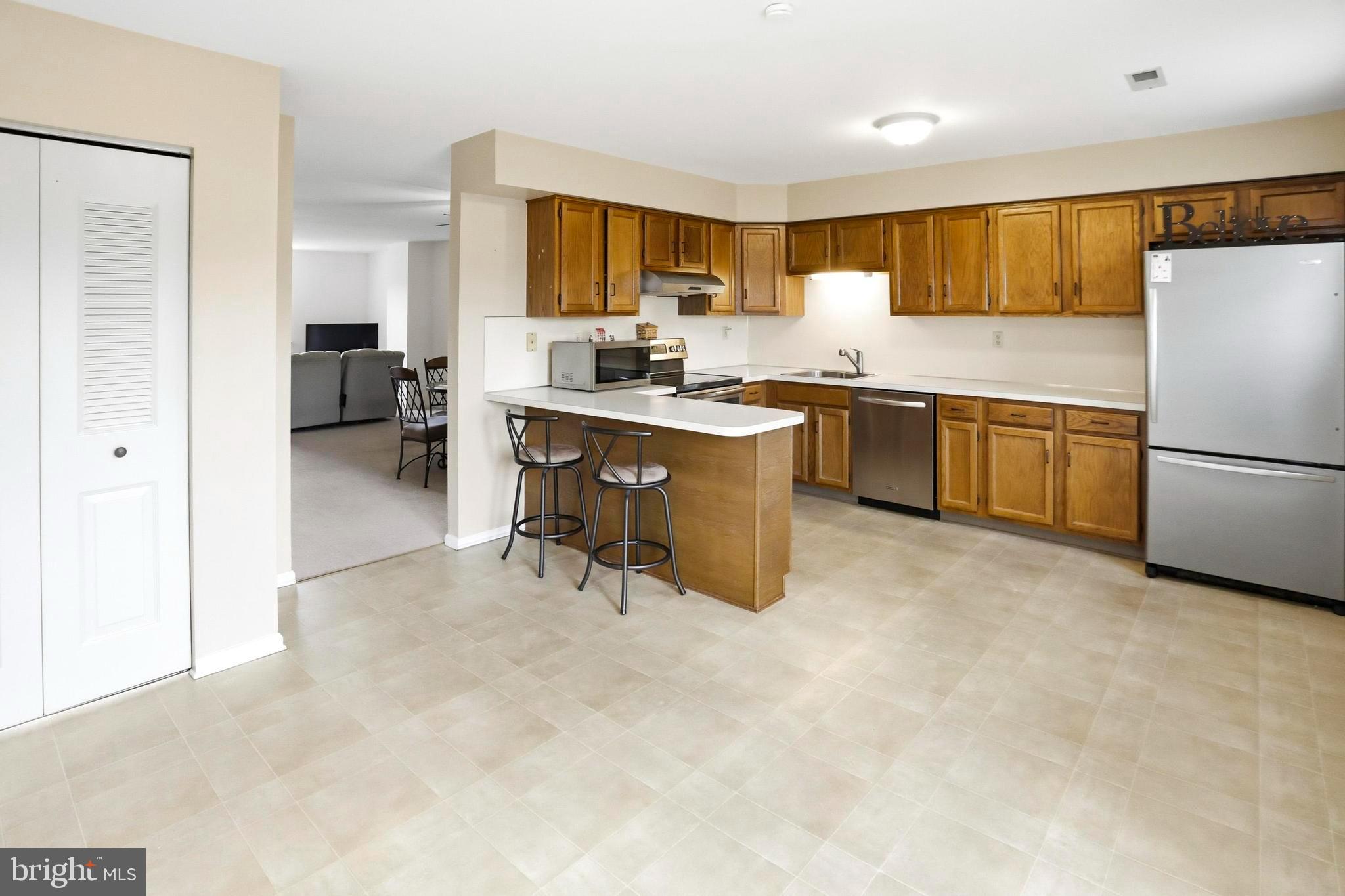 VILLAGE GREEN - Residential