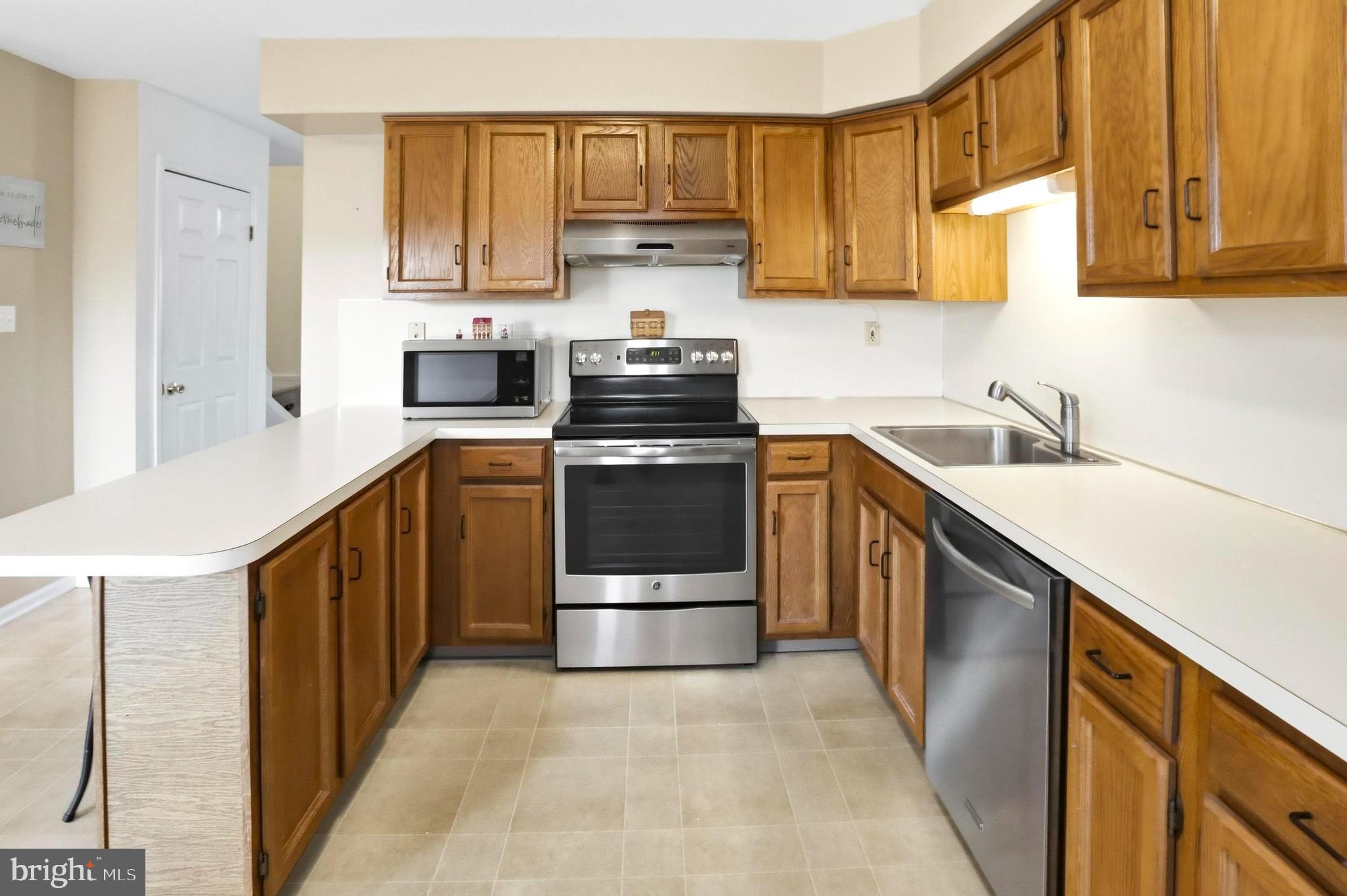 VILLAGE GREEN - Residential