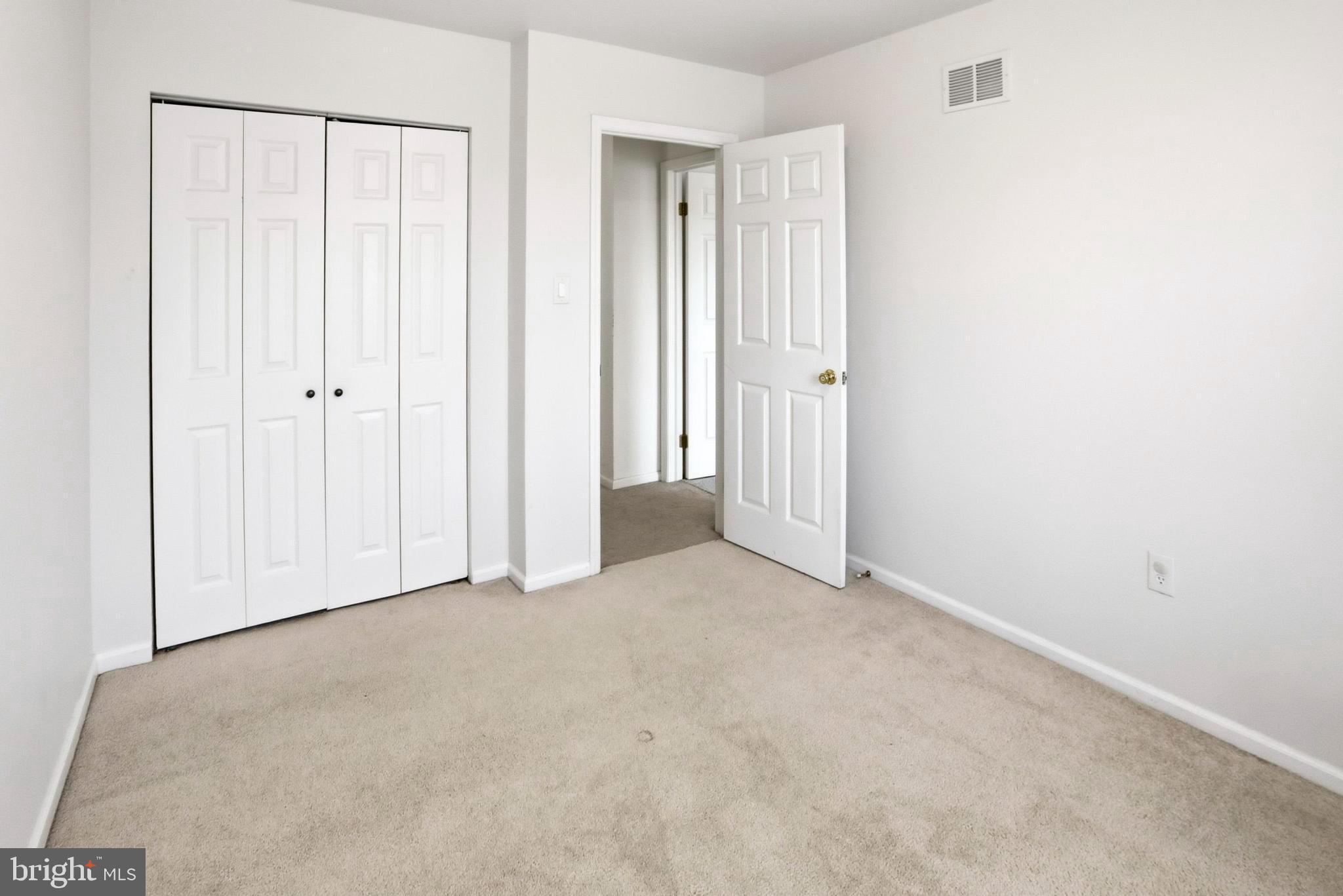 VILLAGE GREEN - Residential