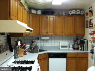 PIMMIT HILLS - Residential Lease