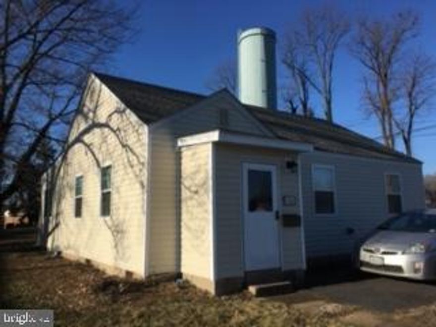 Open house on 6/8 12:00 pm - 3:00 pm. Single Family Rambler with 3 bedrooms, 2 full baths, separate dining room, and family room. Huge fenced yard in a nice neighborhood. Convenient locations, close to schools, walk to shopping, minutes to Tyson Corner and major highway. Pet is fine.