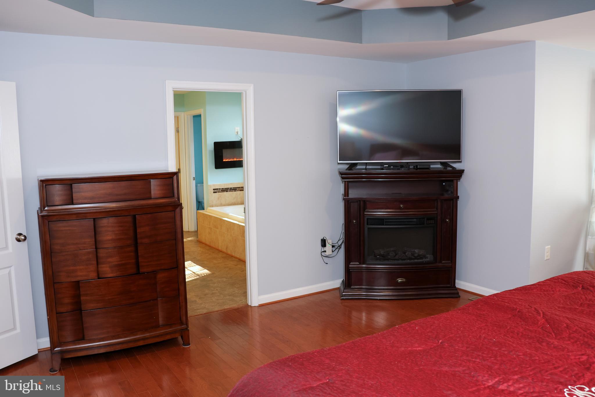 THE VILLAGE OF WASHINGTON TRAIL - Residential