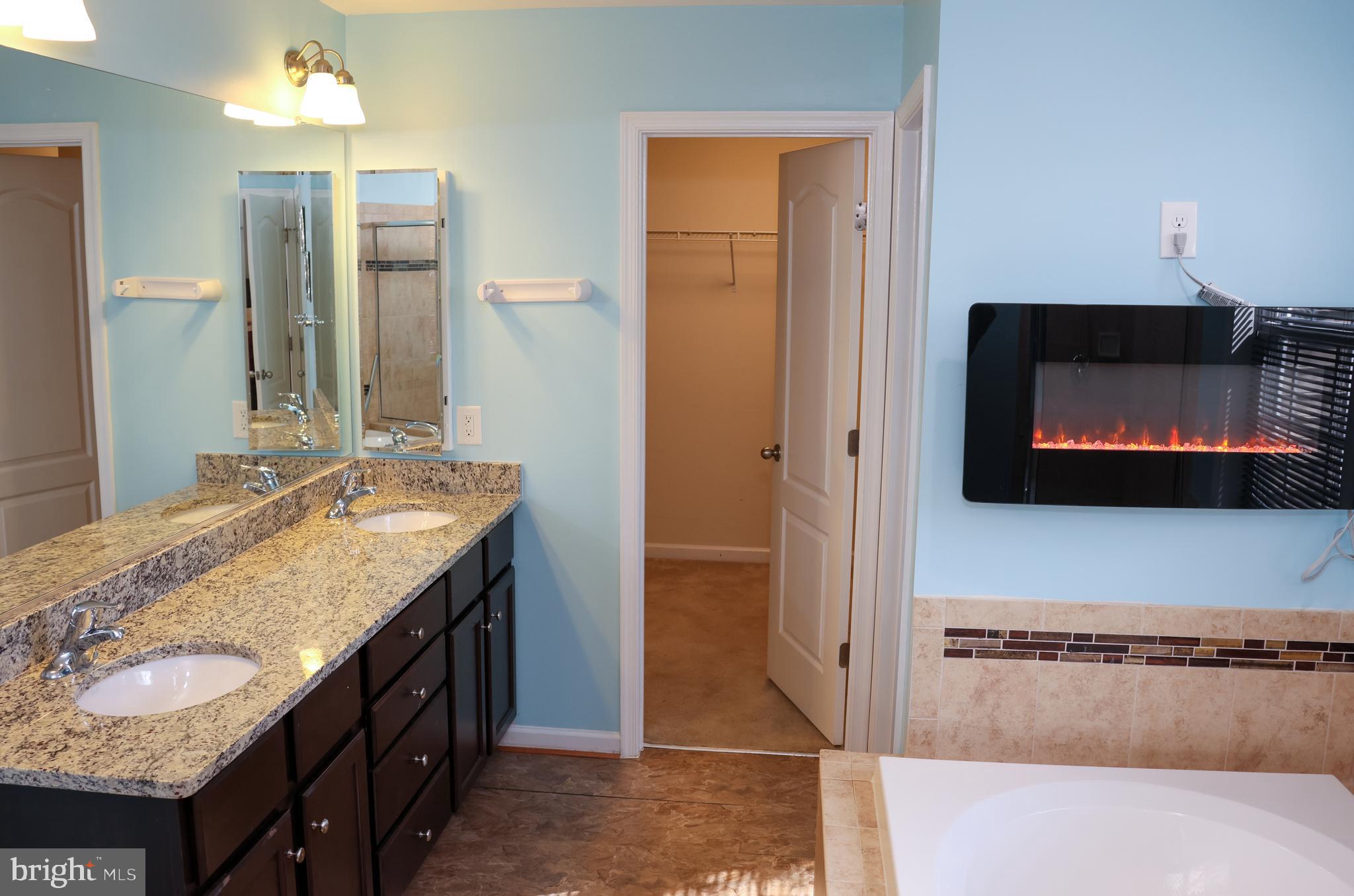 THE VILLAGE OF WASHINGTON TRAIL - Residential