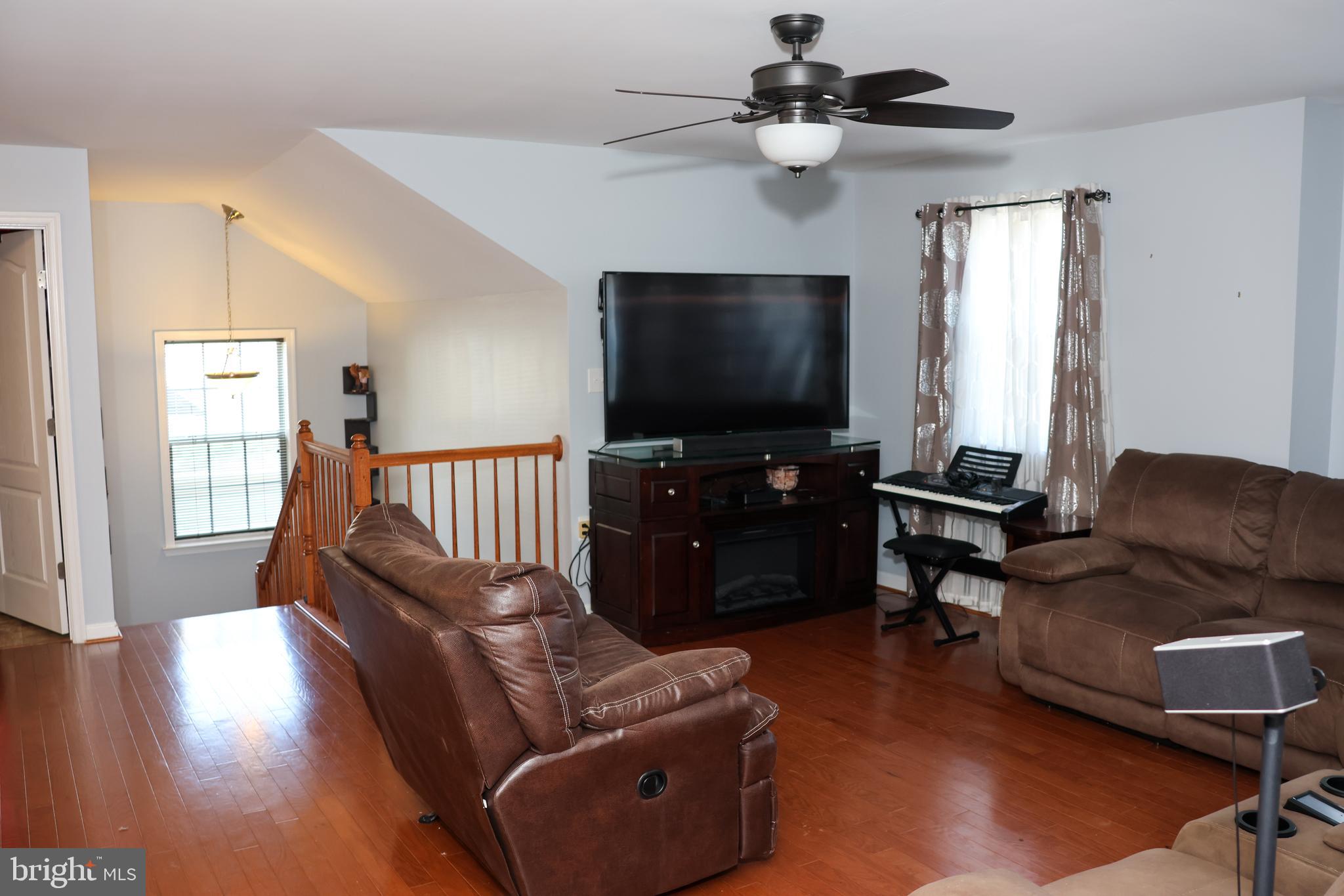 THE VILLAGE OF WASHINGTON TRAIL - Residential