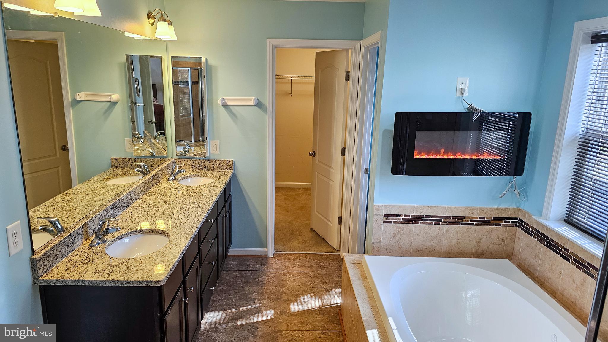 THE VILLAGE OF WASHINGTON TRAIL - Residential